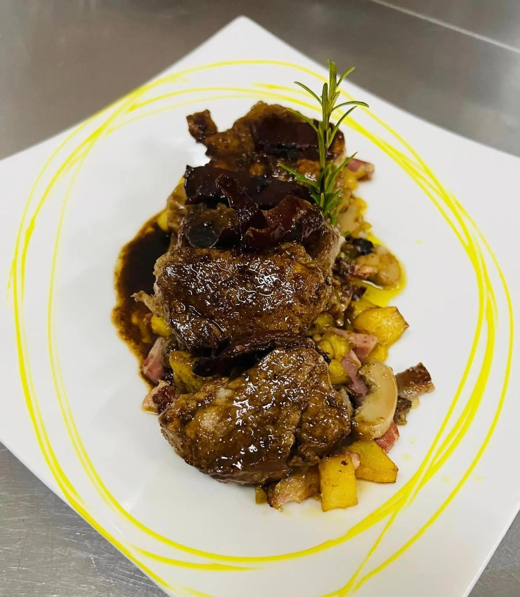 Restaurant/places to eat in Blue Marlin Hotel