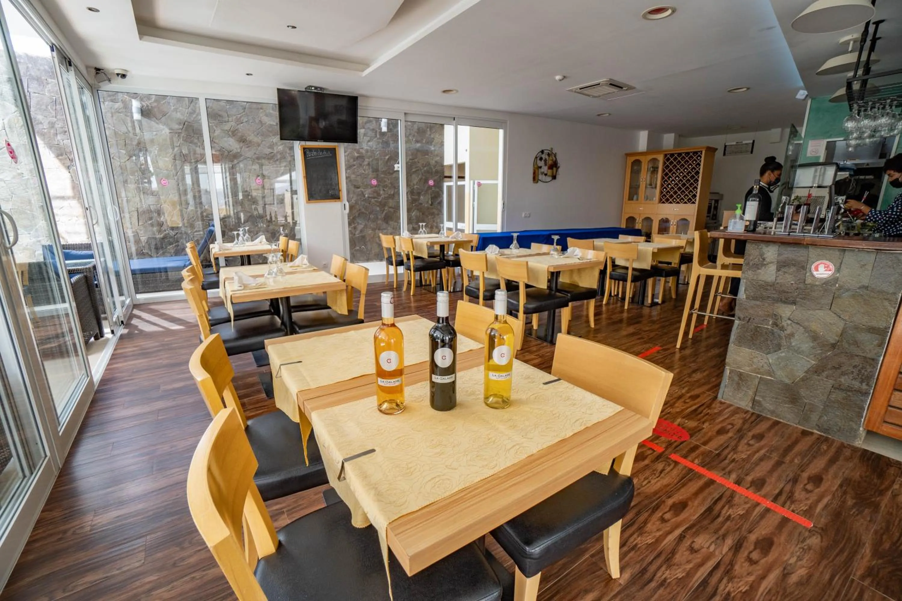 Restaurant/places to eat in Blue Marlin Hotel