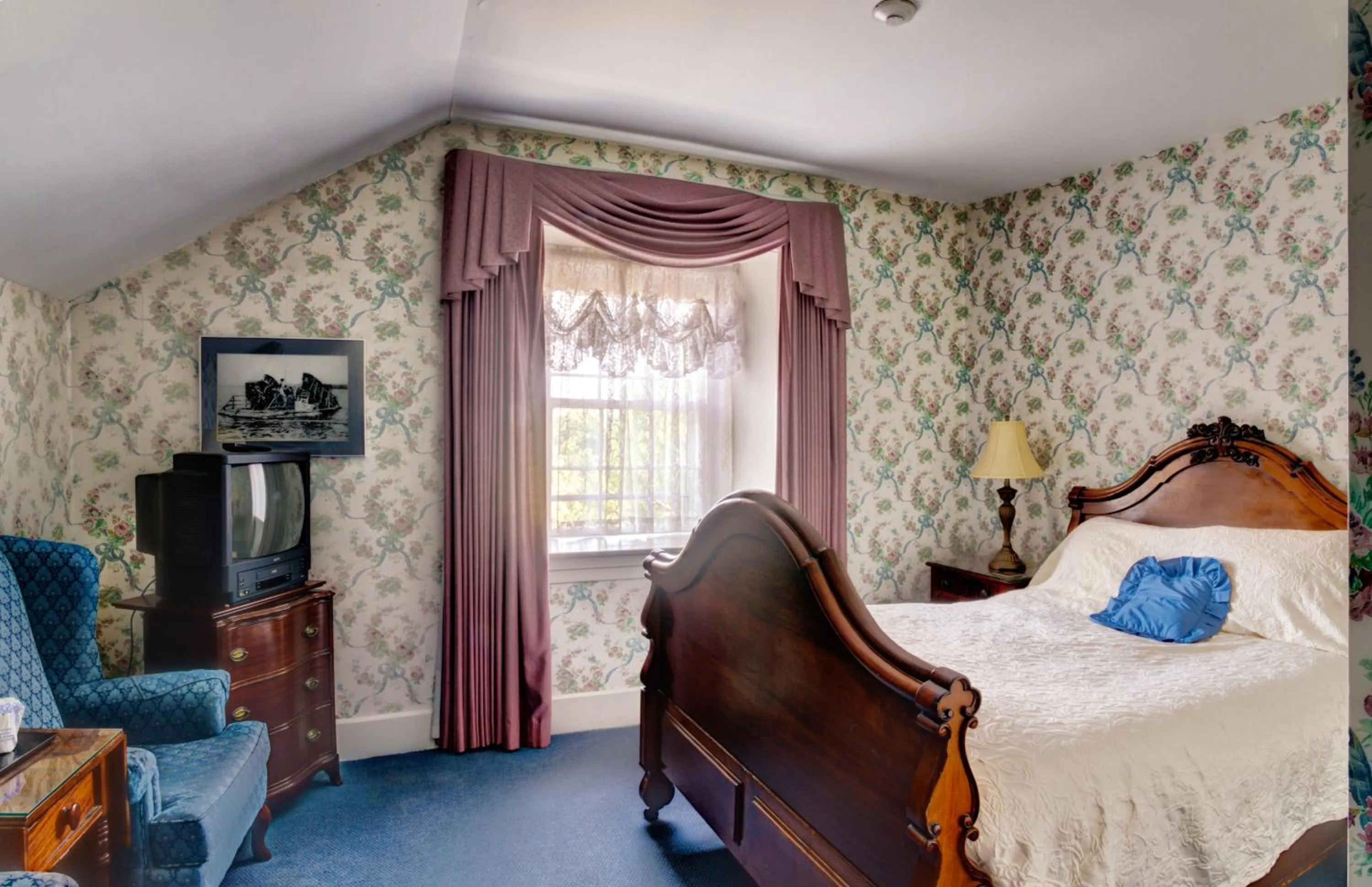 Bed in The Waring House