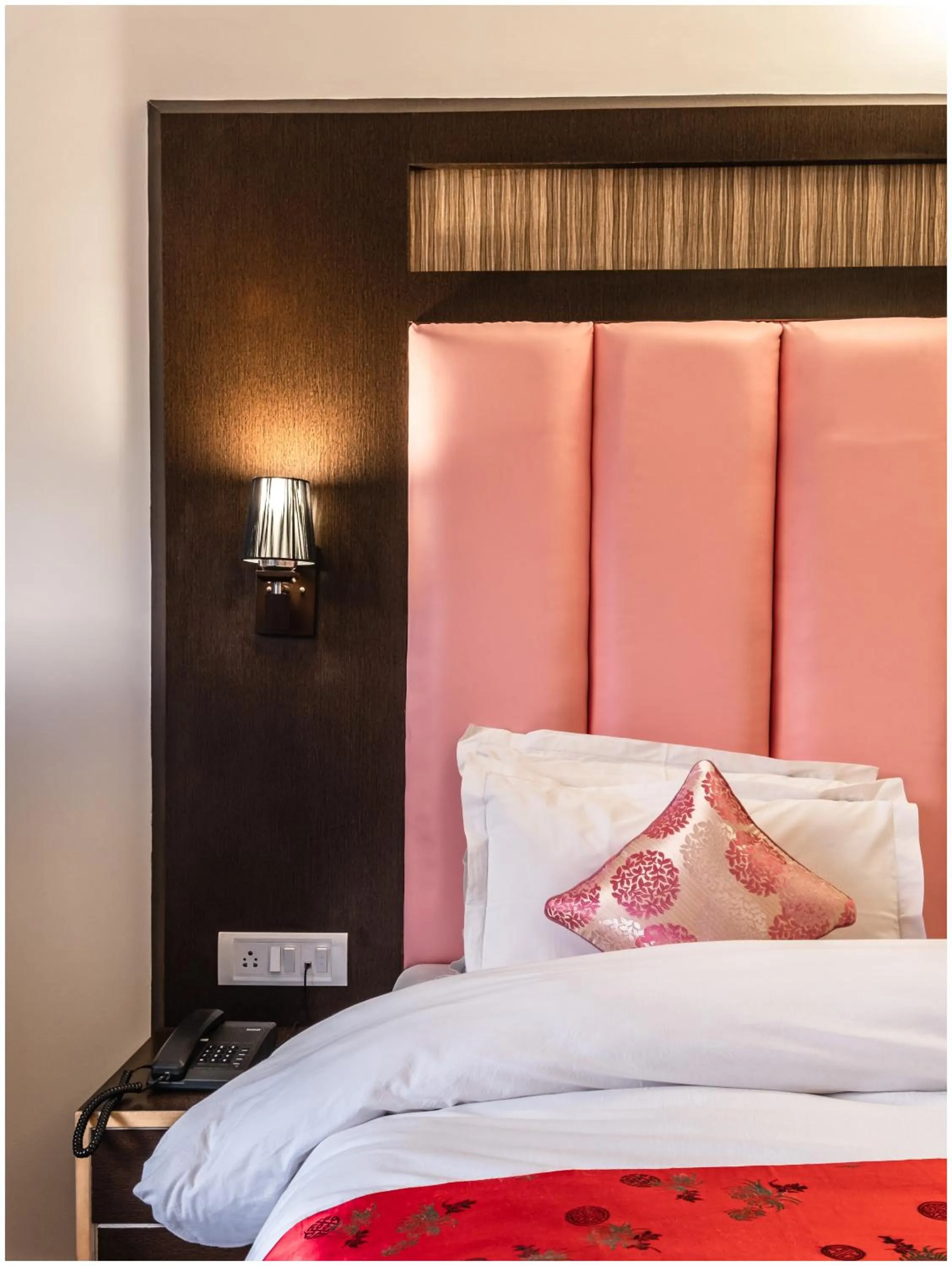 Bedroom, Bed in Sangaylay palace