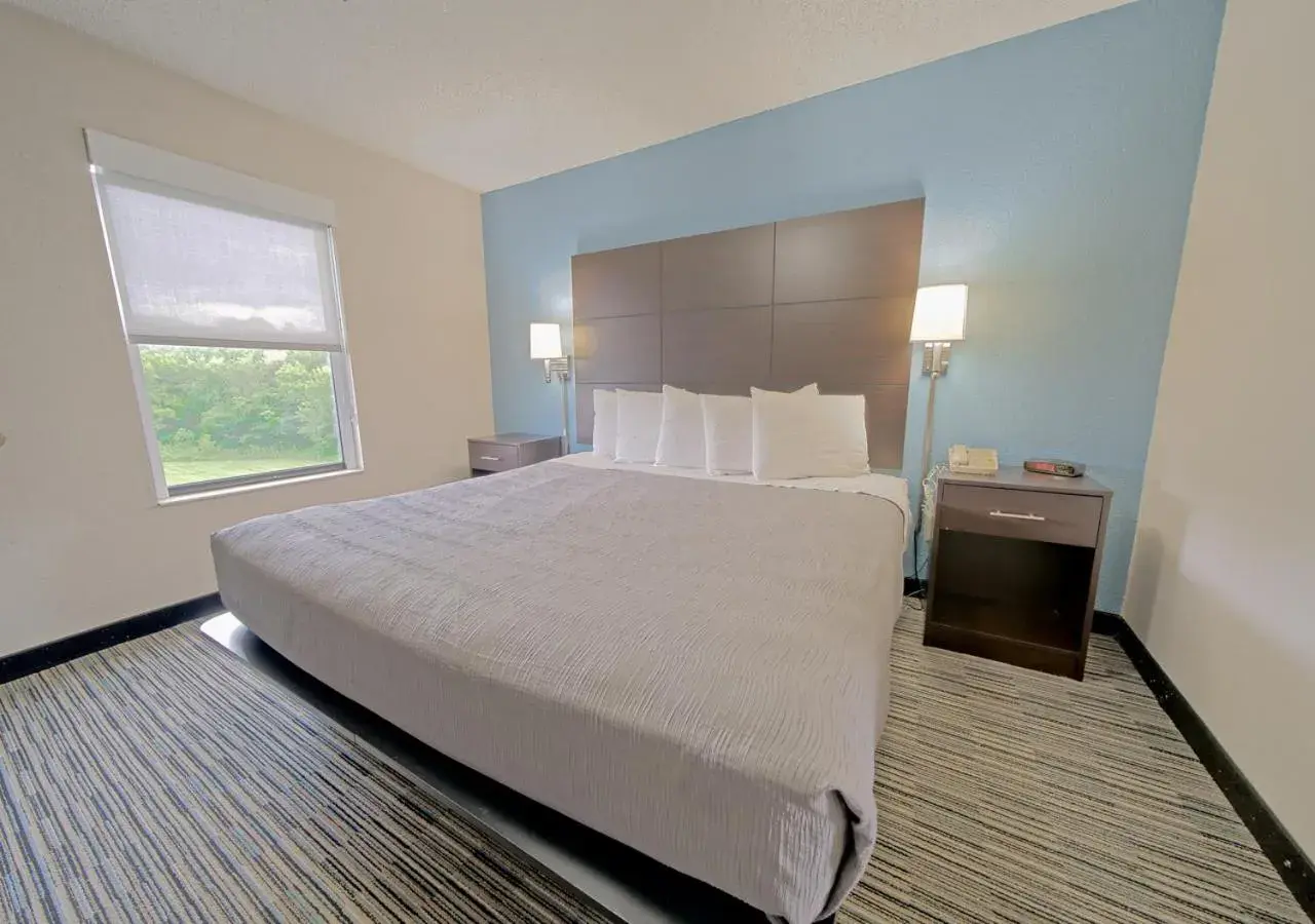 Bedroom, Bed in All Season Suites Bedroom, Bed in All Season Suites