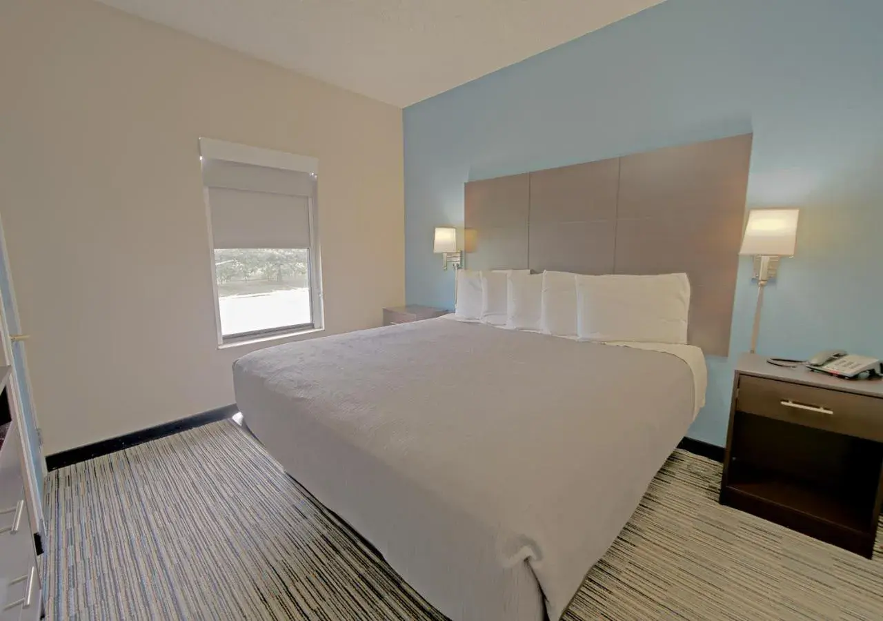 Bedroom, Bed in All Season Suites Bedroom, Bed in All Season Suites