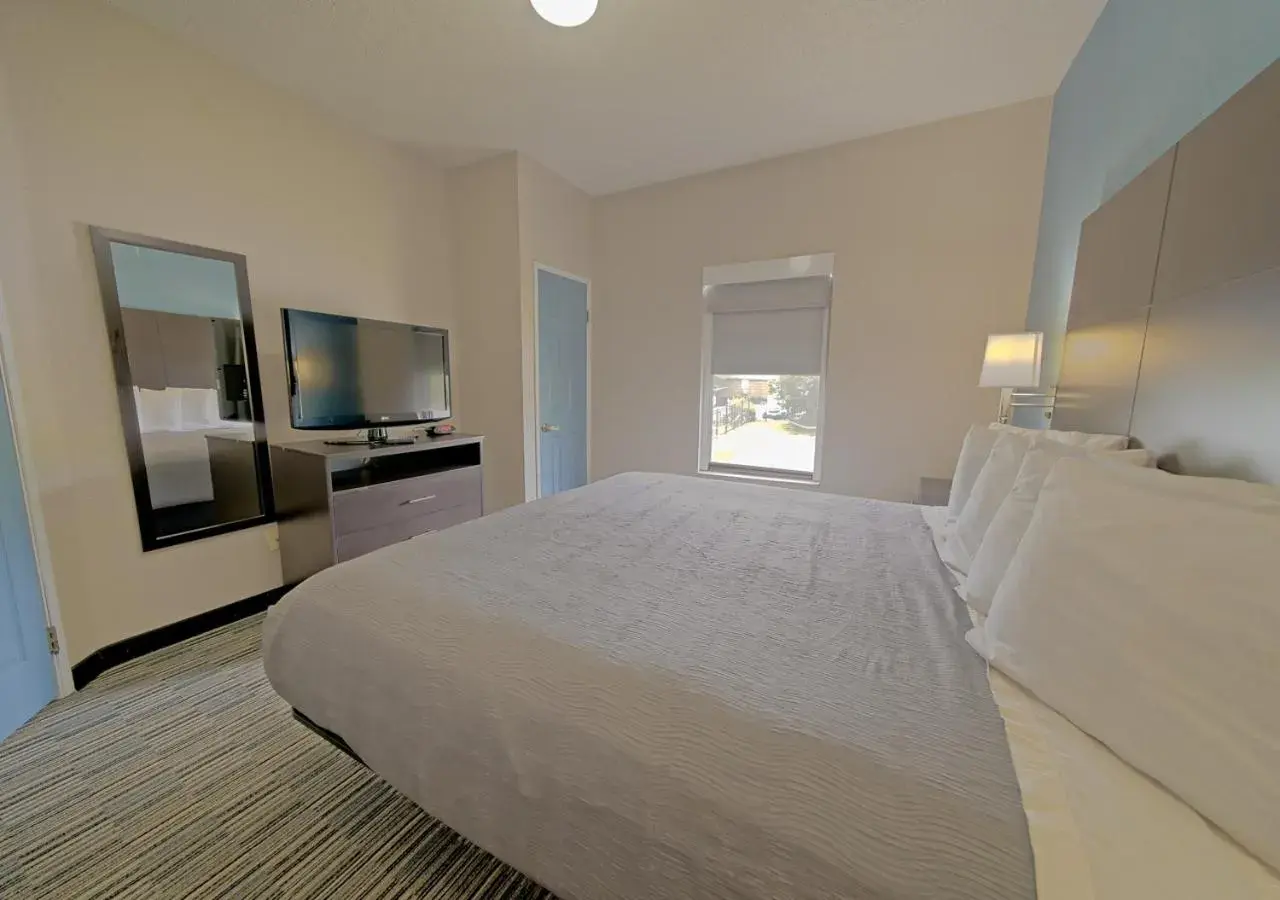 Bedroom, Bed in All Season Suites Bedroom, Bed in All Season Suites