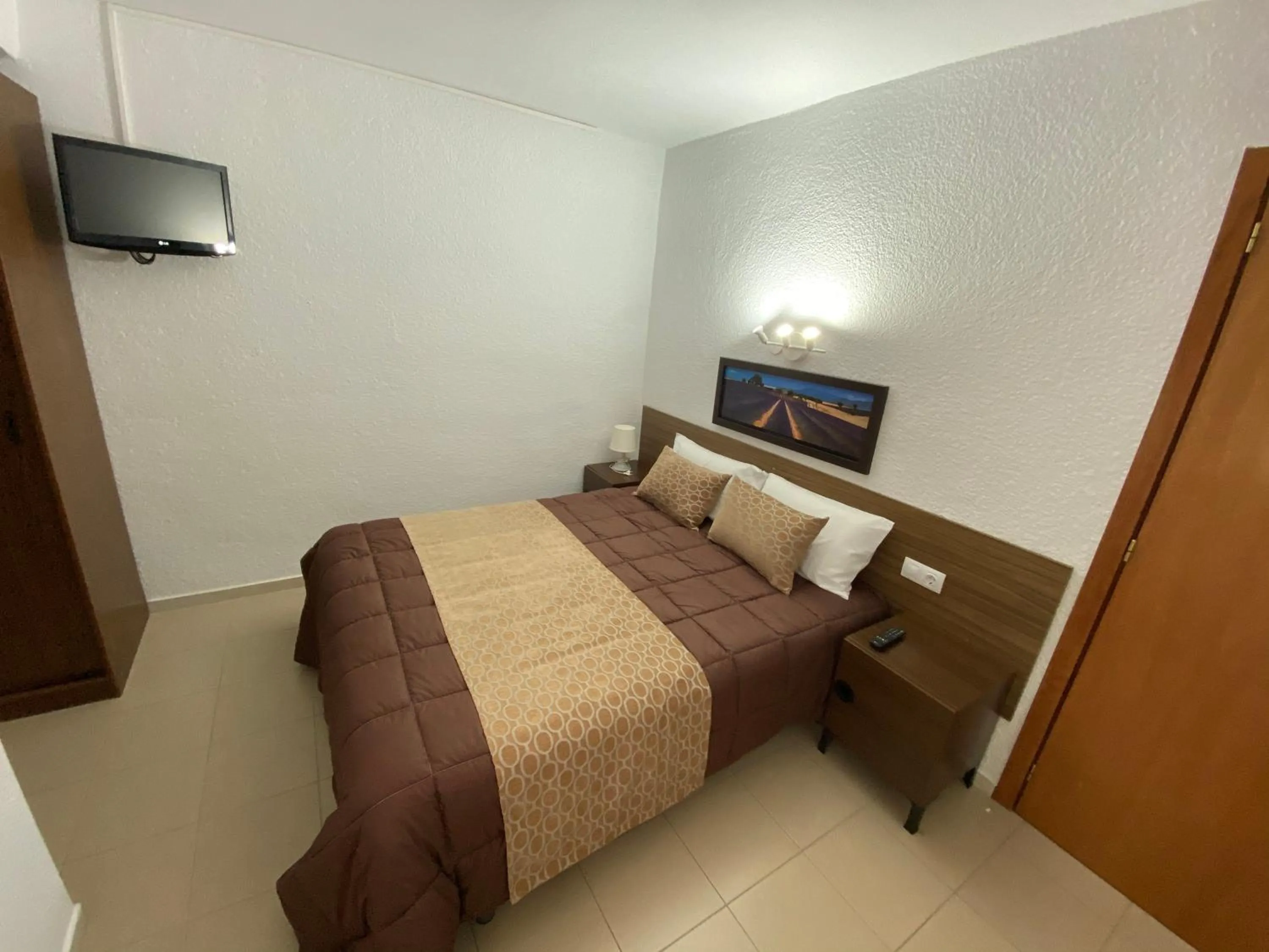 Communal lounge/ TV room, Bed in Apartamentos AR Isern