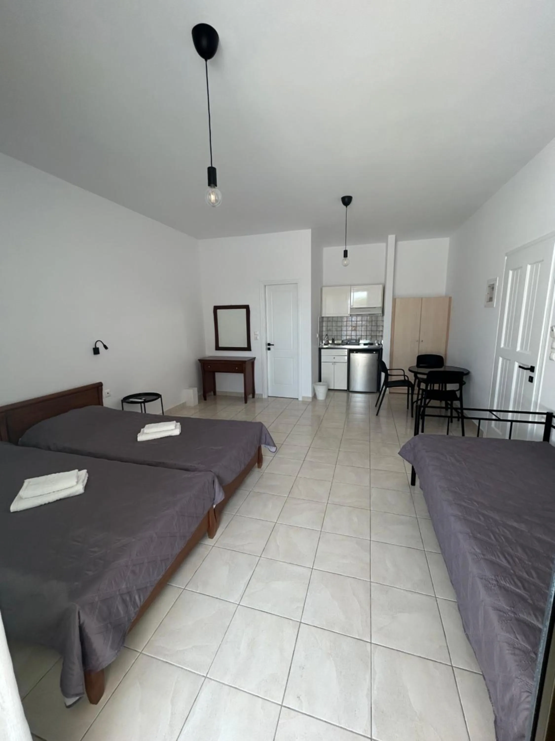 Photo of the whole room, Bed in Zefyros Studios