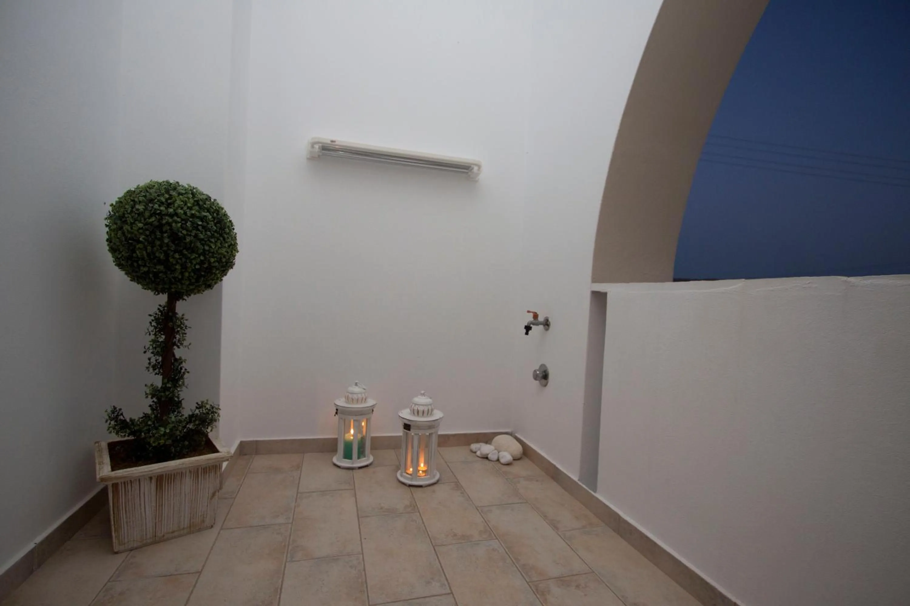 Decorative detail in Zefyros Studios