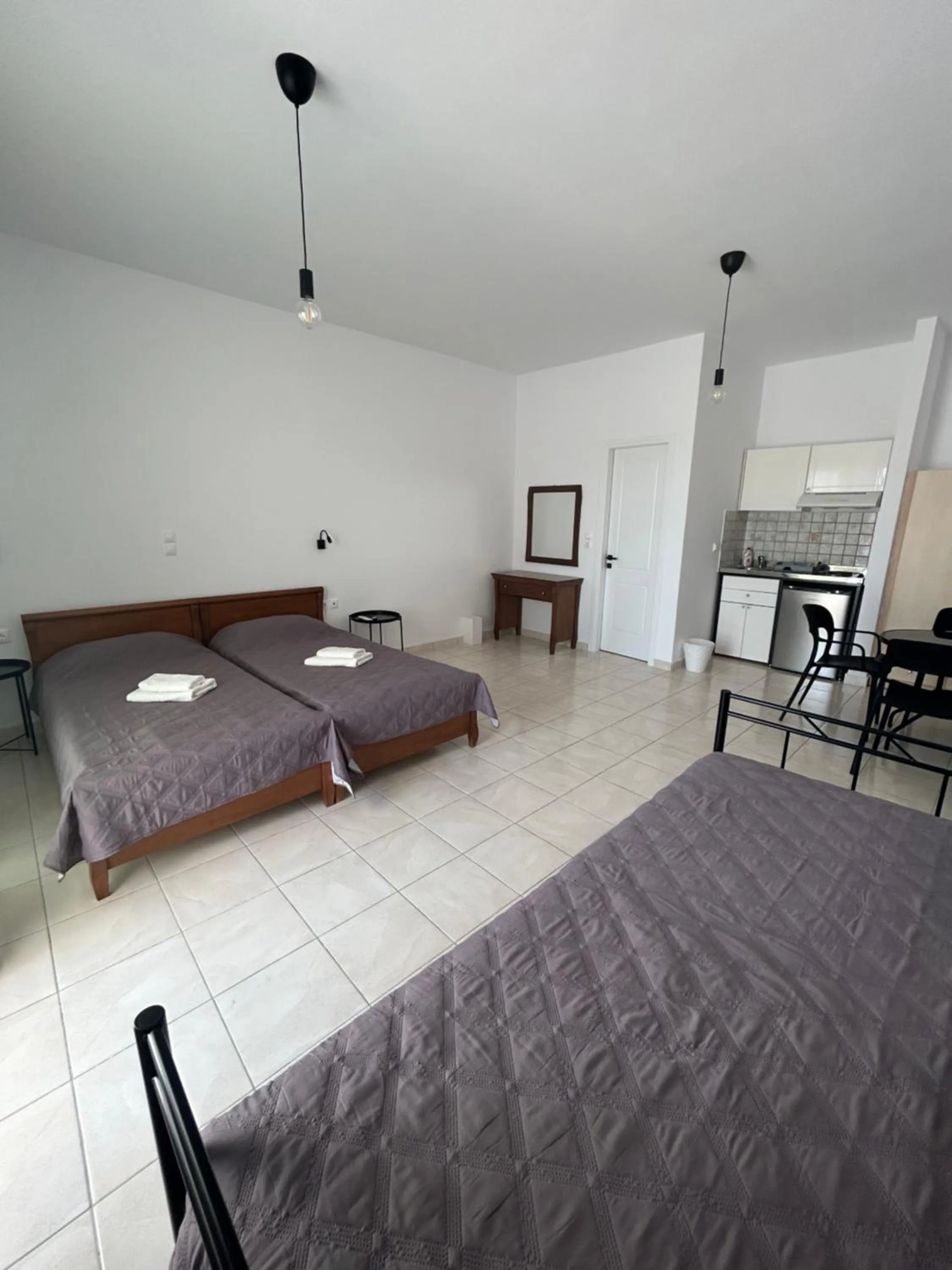 Photo of the whole room, Bed in Zefyros Studios