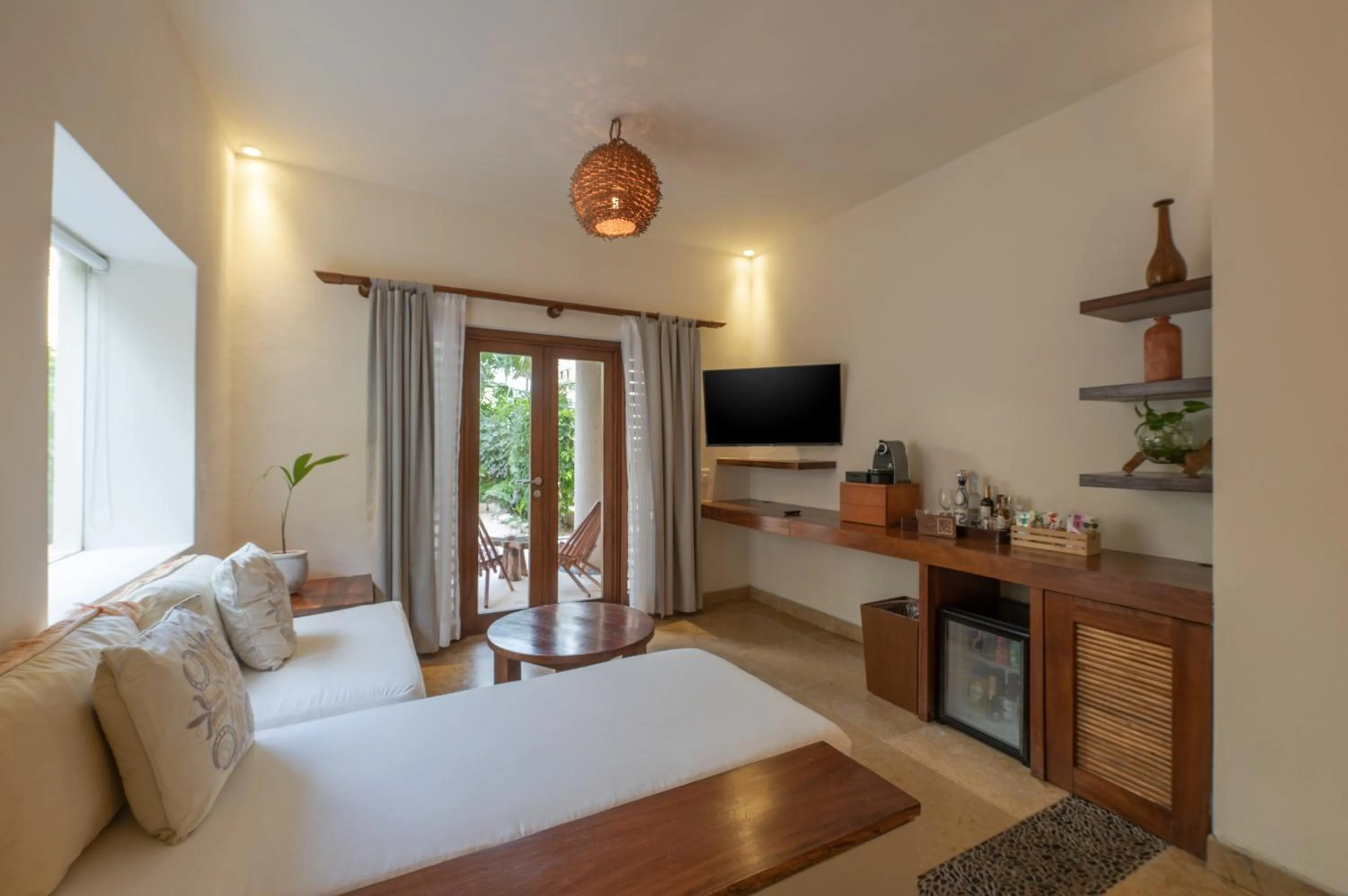 Communal lounge/ TV room, Bed in Ana y Jose Tulum Hotel & Beach Club