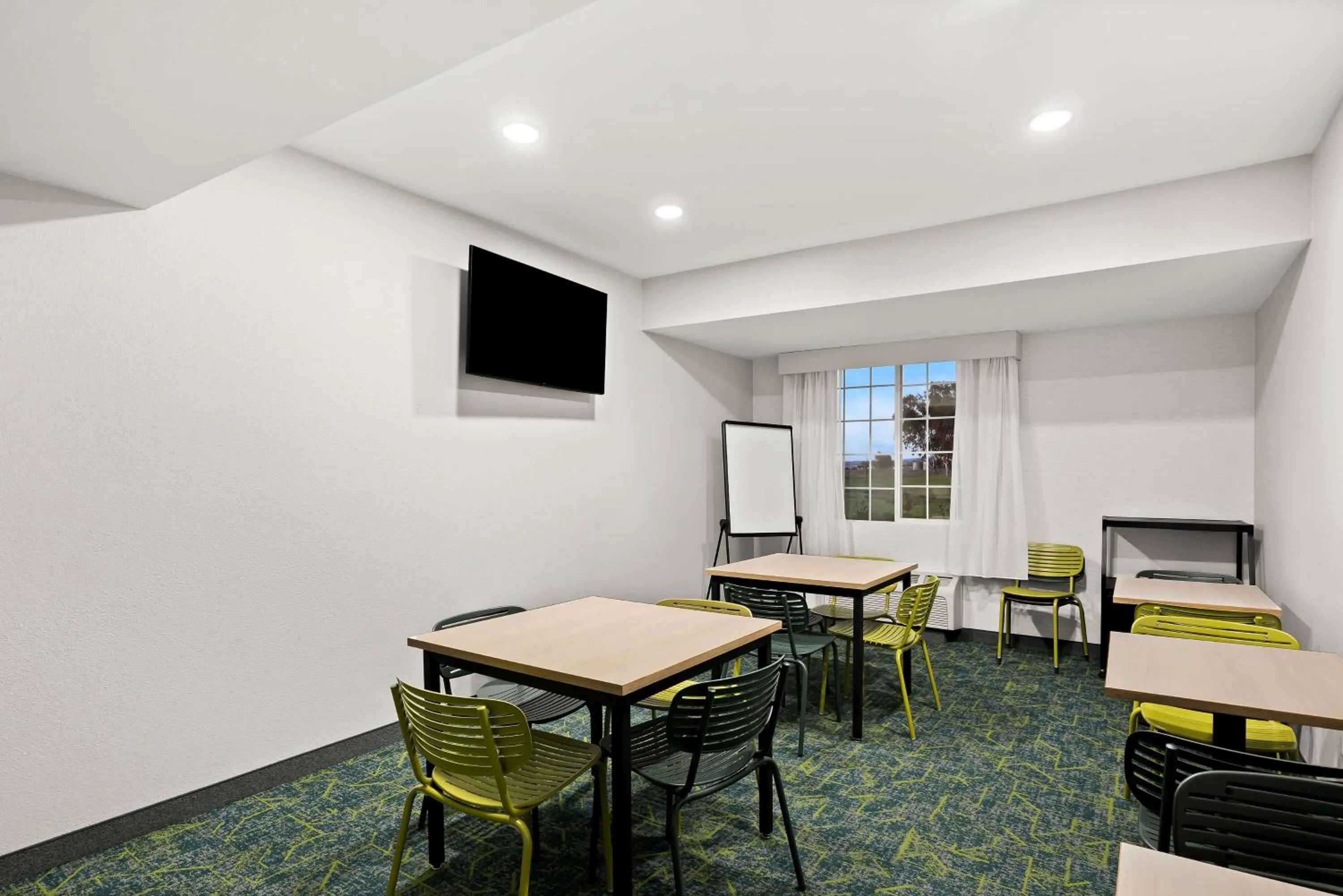 Meeting/conference room in Spark by Hilton Newest Hotel in Williams CA