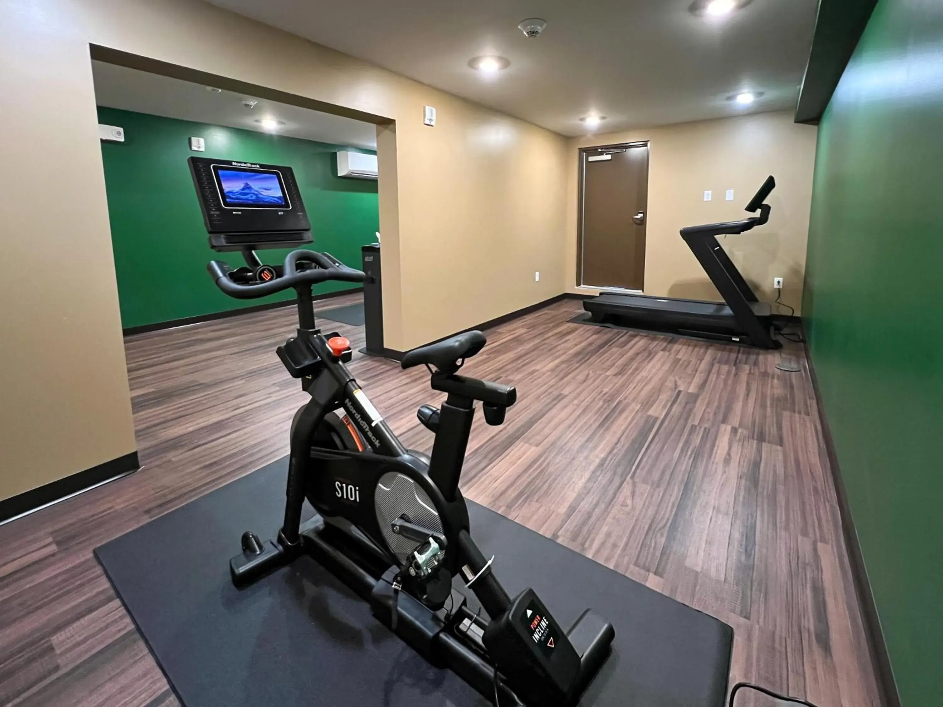 Fitness centre/facilities in Country Cascades Waterpark Resort Fitness centre/facilities in Country Cascades Waterpark Resort