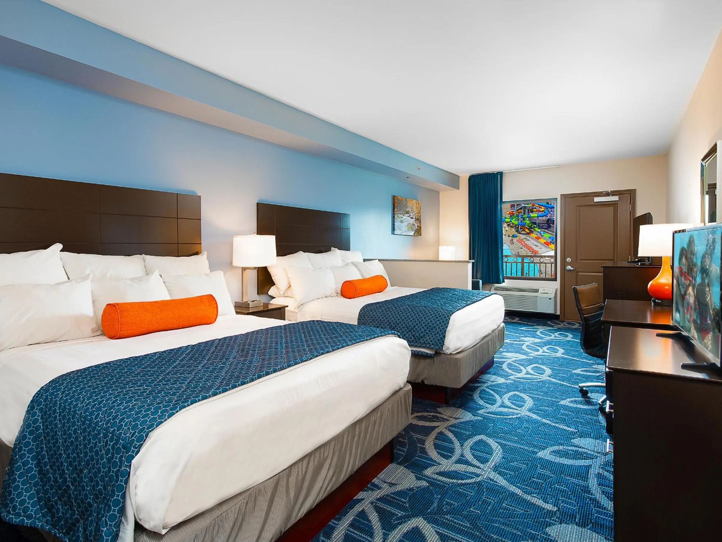 Photo of the whole room, Bed in Country Cascades Waterpark Resort