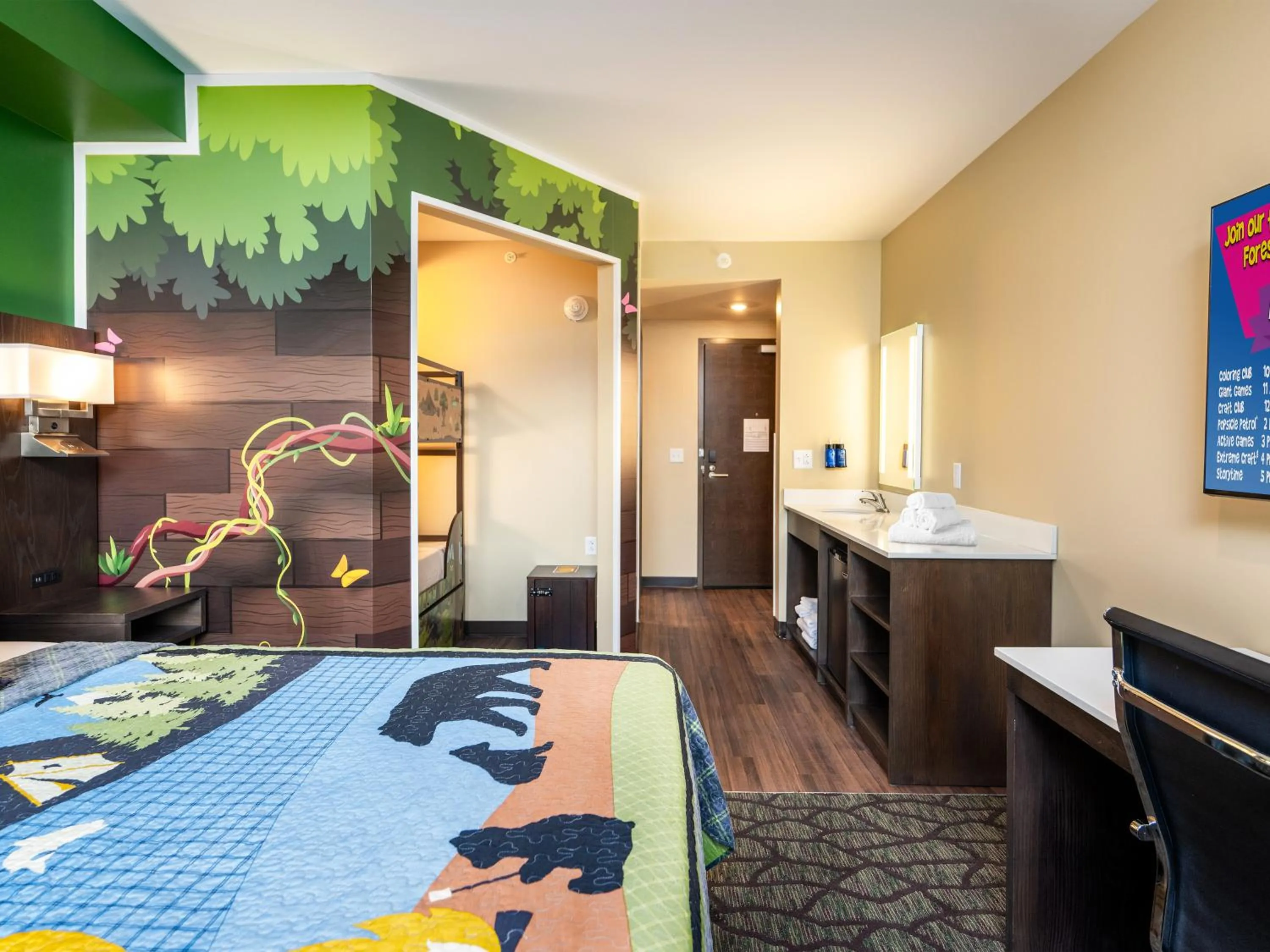 Bedroom, Bed in Country Cascades Waterpark Resort
