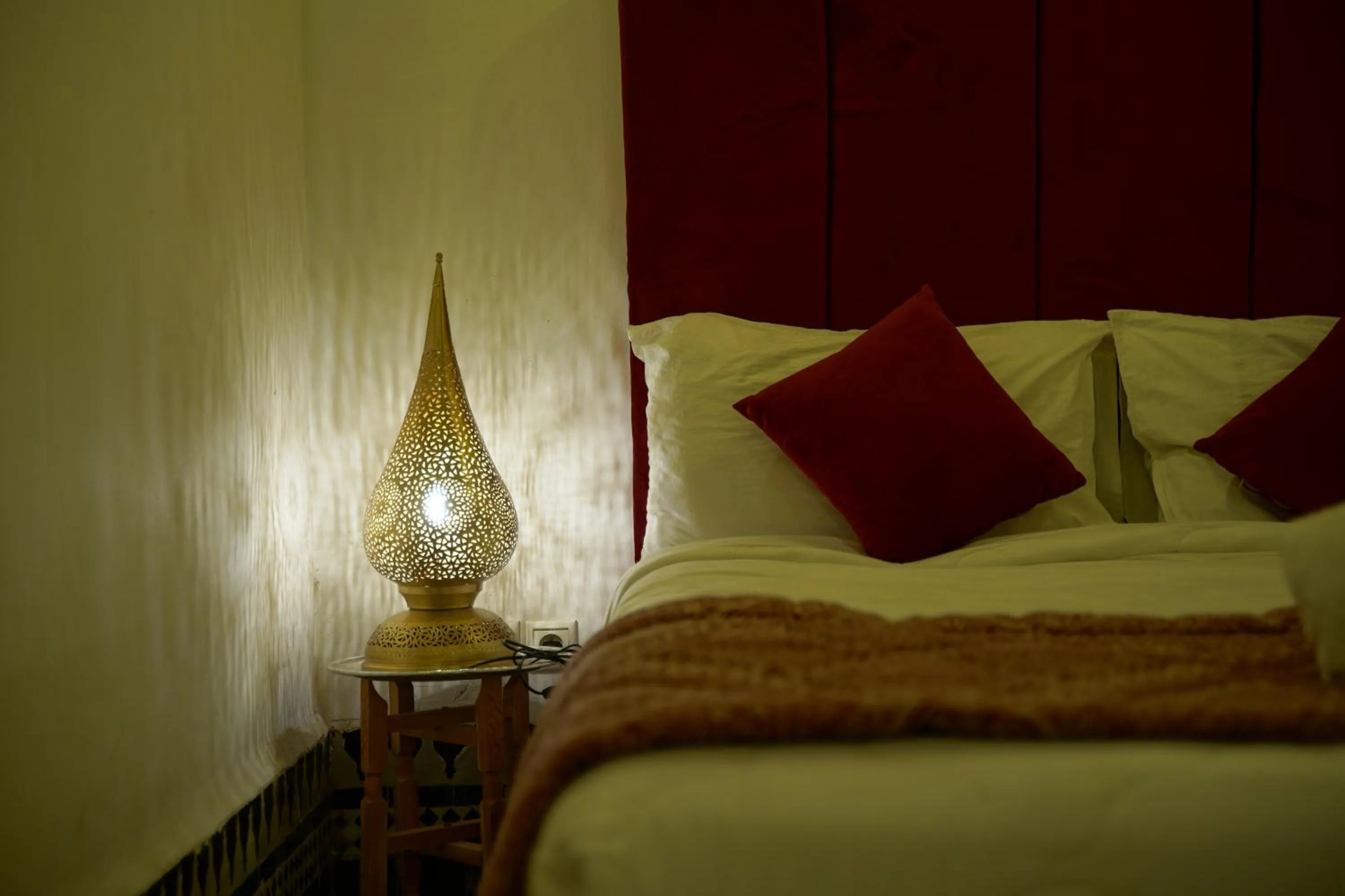 Photo of the whole room, Bed in La Cheminée Bleue Fes