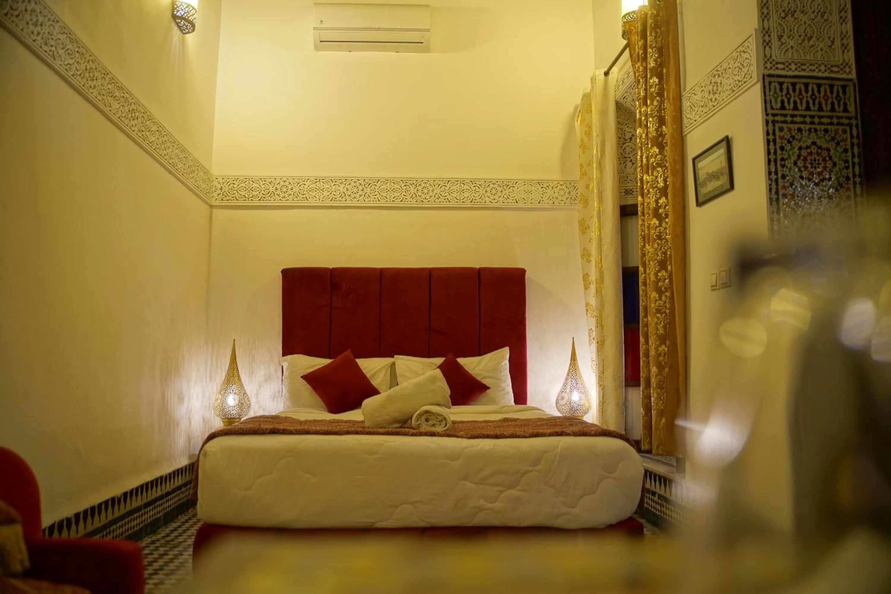 Photo of the whole room, Bed in La Cheminée Bleue Fes