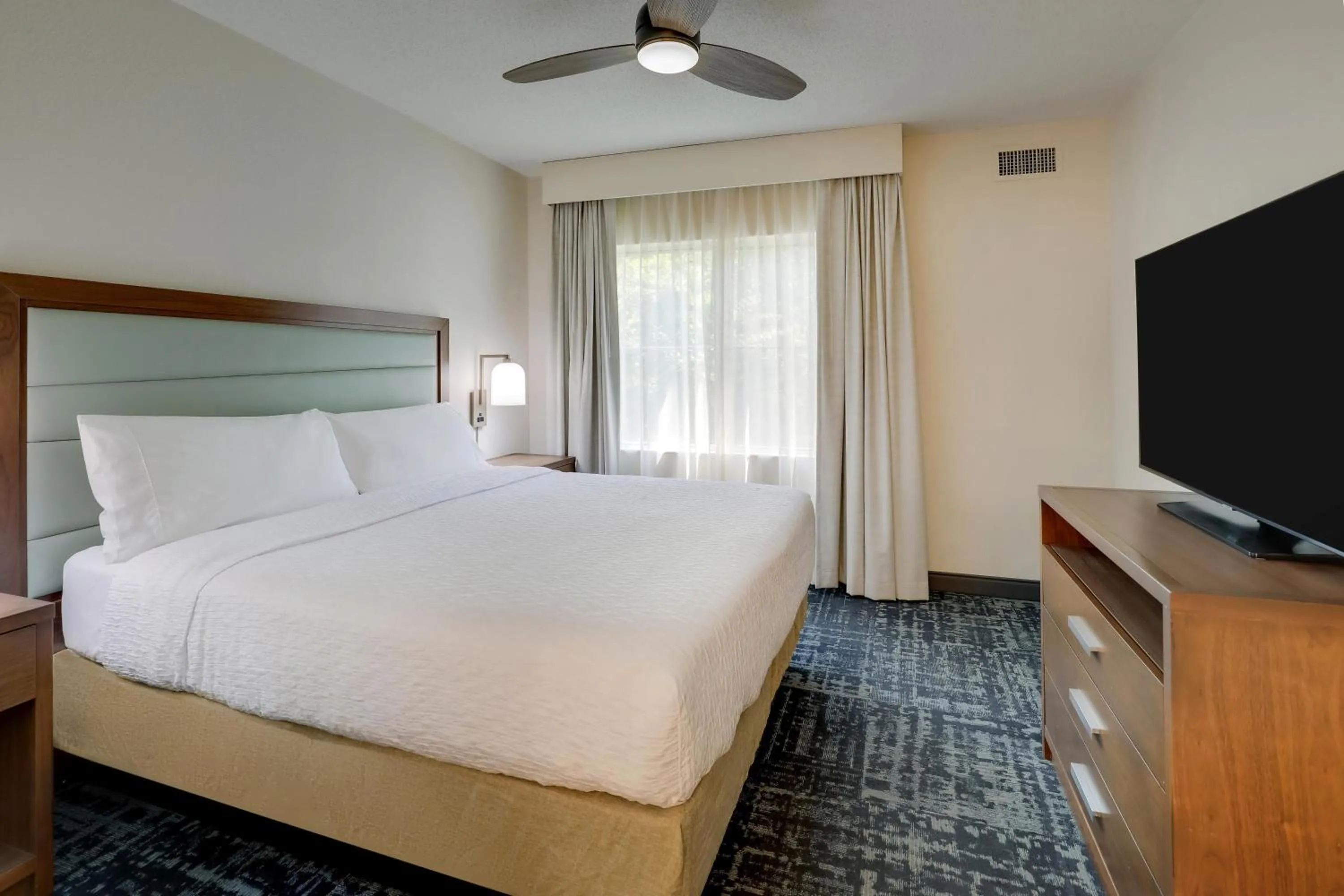Bedroom, Bed in Homewood Suites by Hilton Charleston - Mount Pleasant