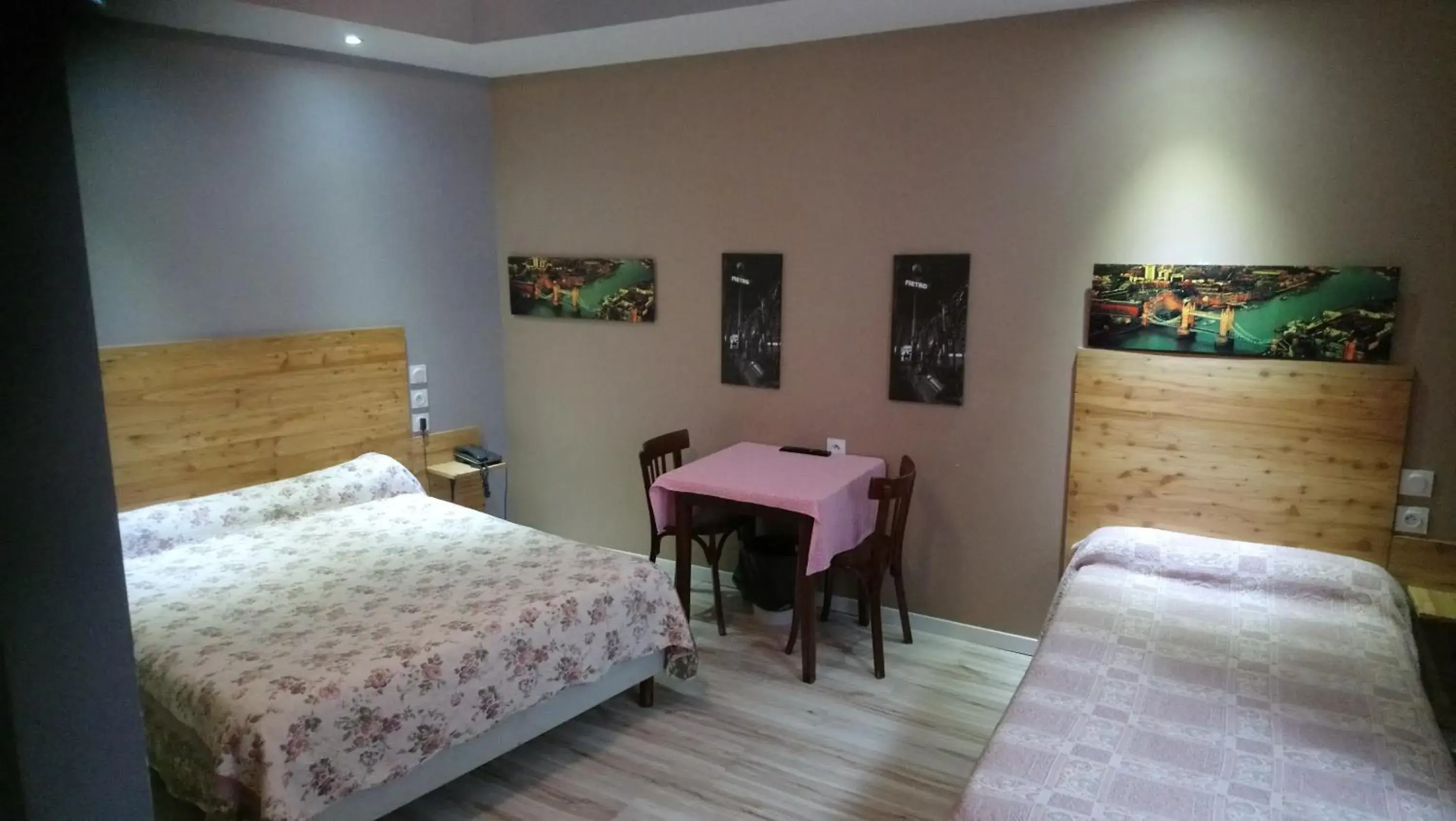 Double Room in Hotel de la Poste Double Room in Hotel de la Poste