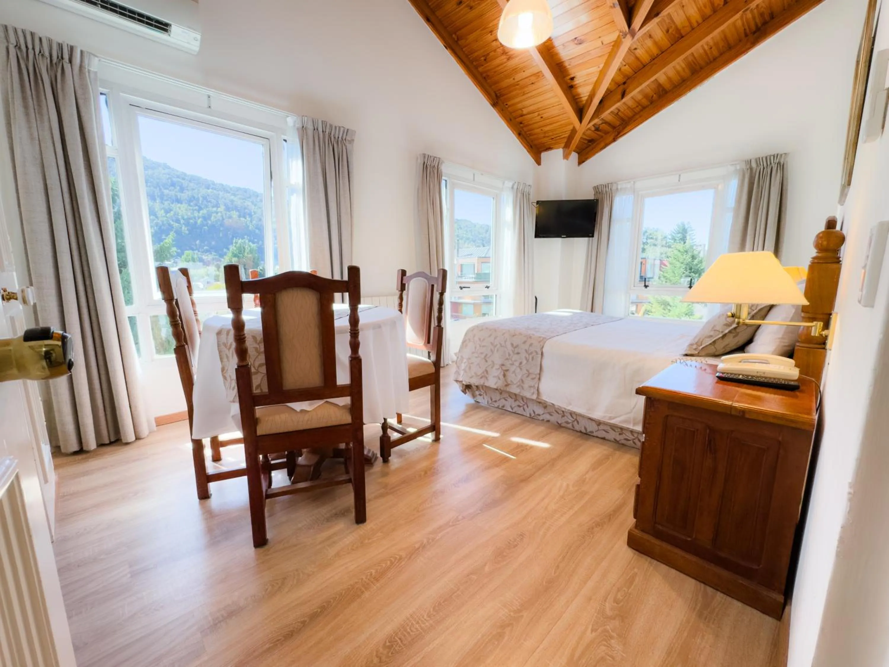 Bed in Patagonia Plaza Hotel