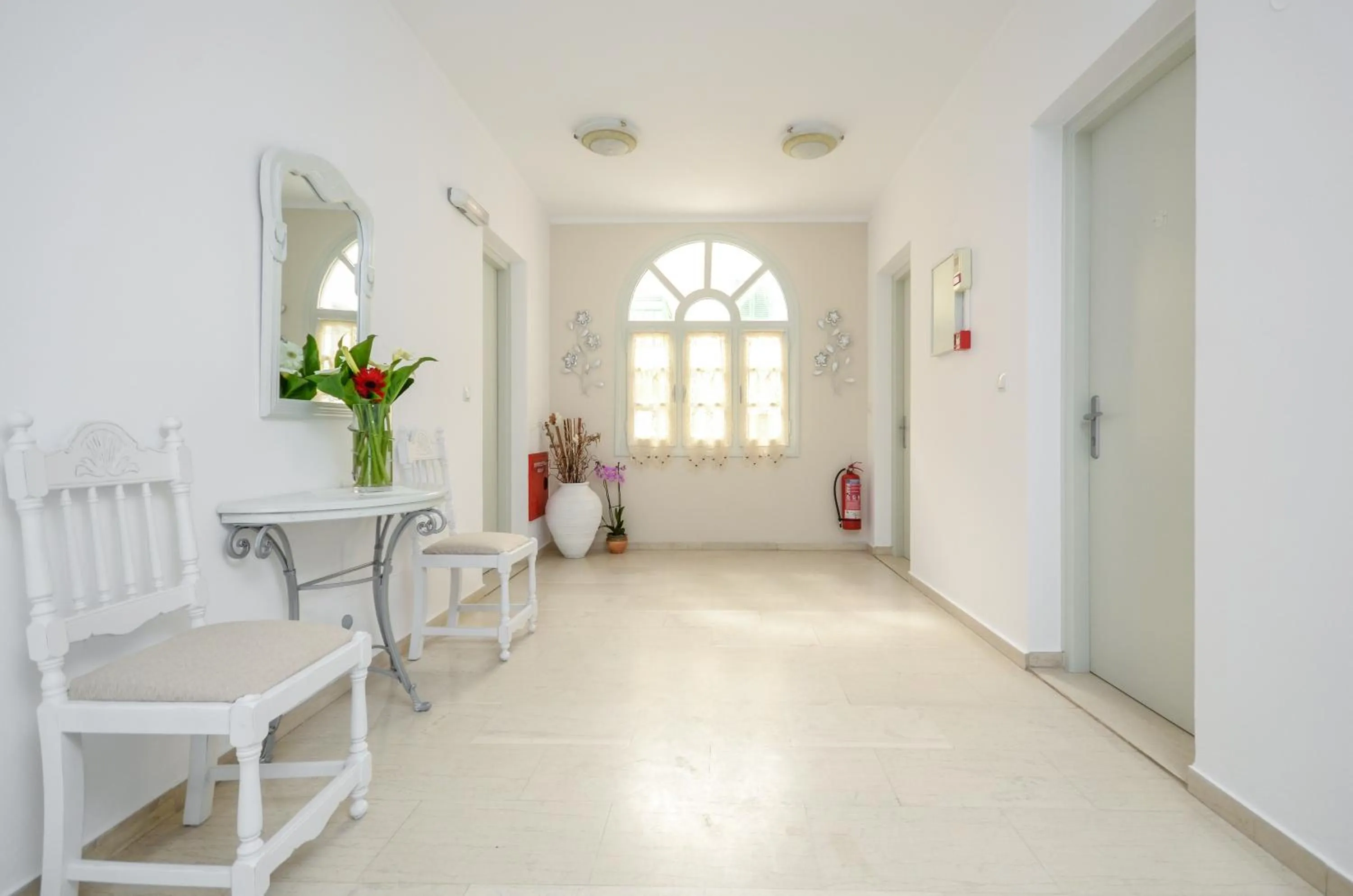 Property building in Golden Beach Studios Down Town