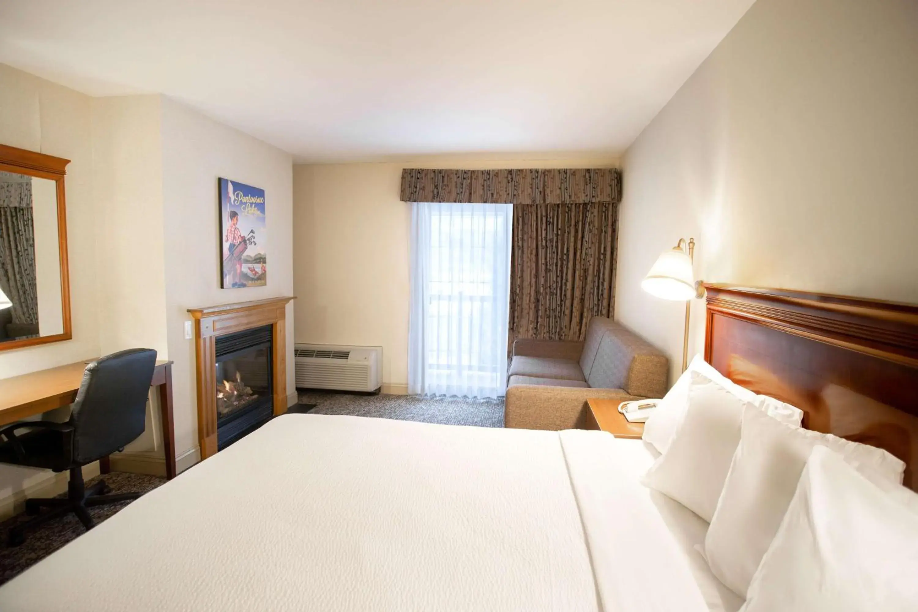 Photo of the whole room, Bed in The Yankee, Trademark Collection by Wyndham Photo of the whole room, Bed in The Yankee, Trademark Collection by Wyndham