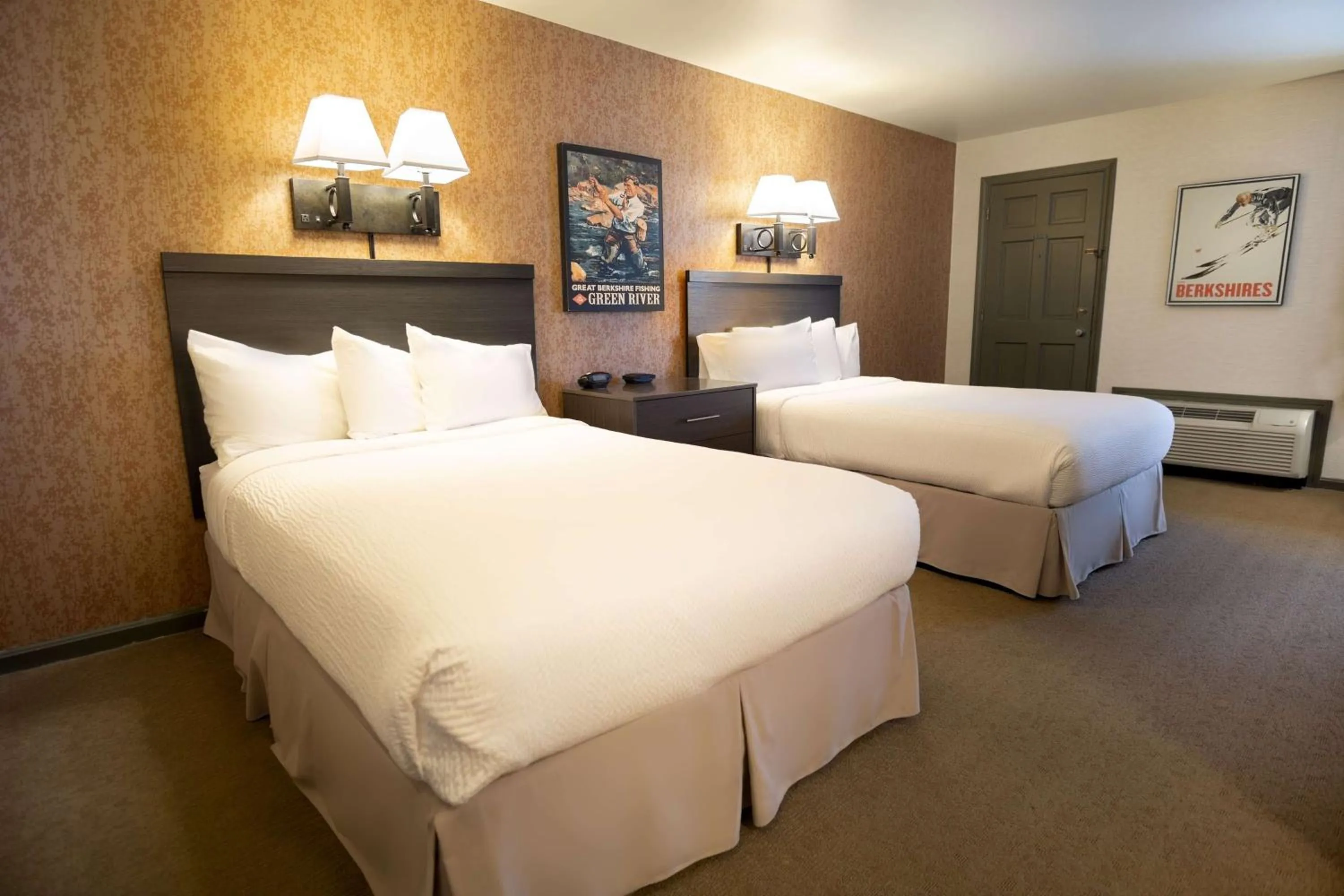 Photo of the whole room, Bed in The Yankee, Trademark Collection by Wyndham