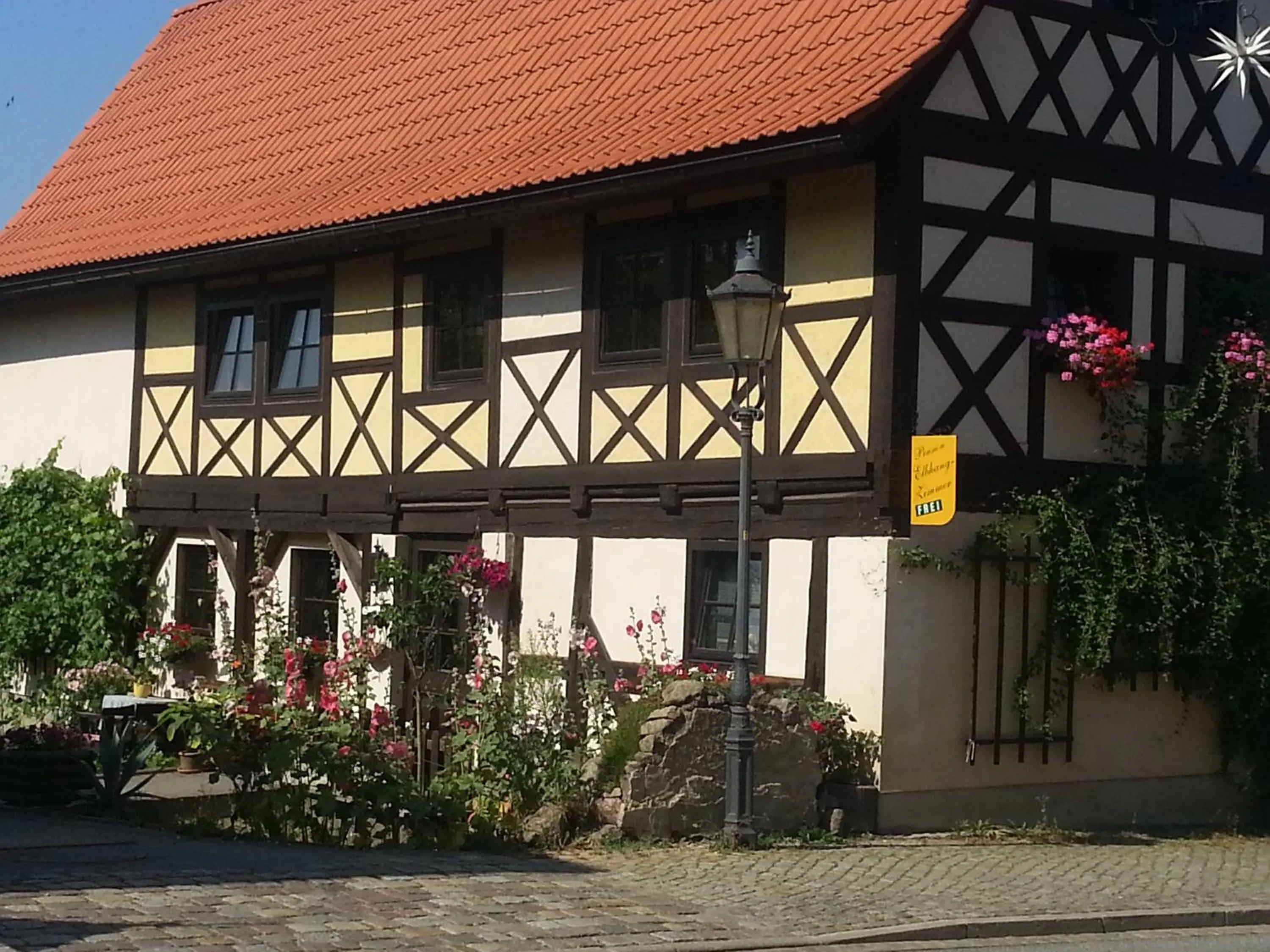 Facade/entrance in Elbhangzimmer Dresden