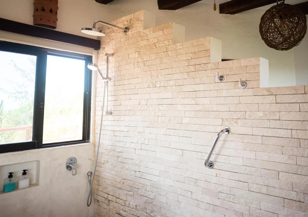 Shower in Villa Los Mangles Boutique Hotel