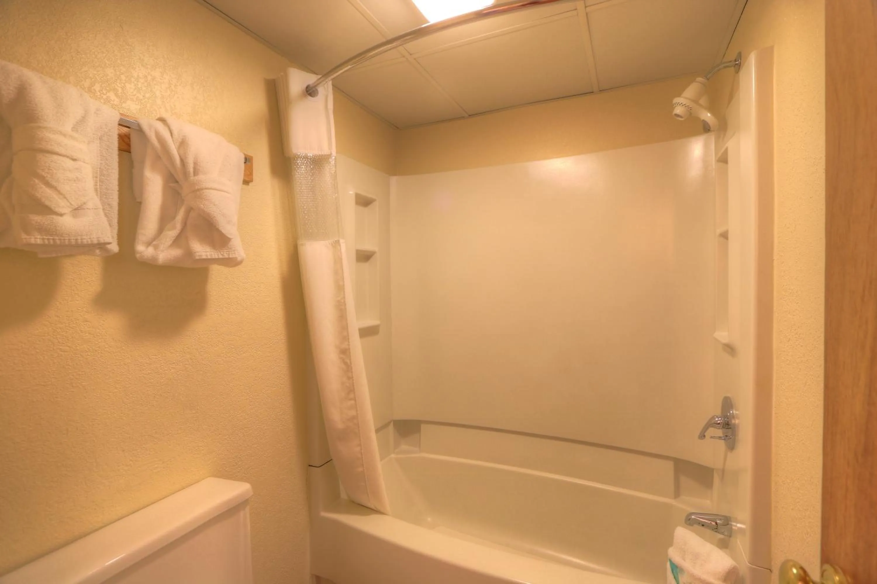 Bathroom in Days Inn By Wyndham Pigeon Forge South