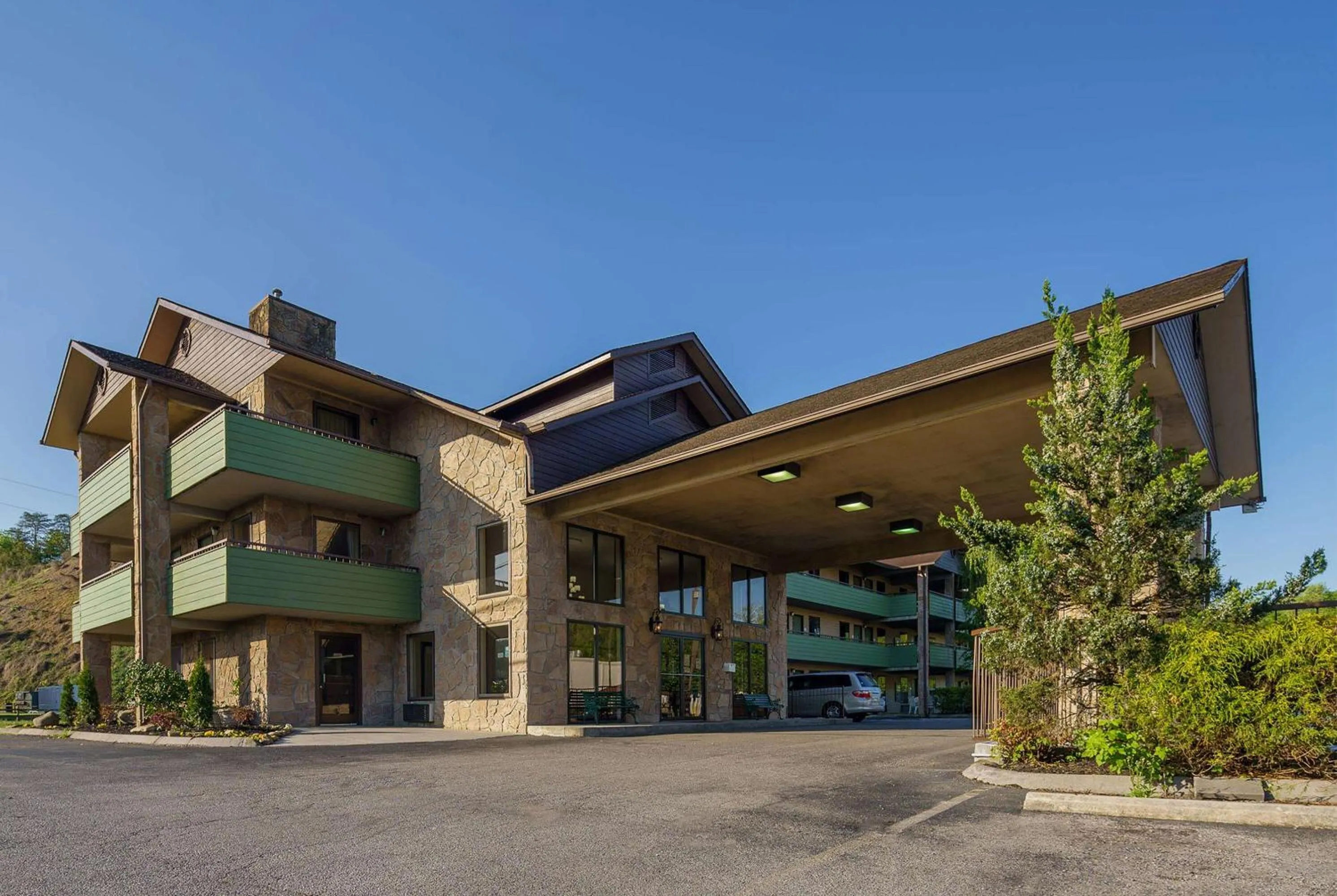 Property building in Days Inn By Wyndham Pigeon Forge South