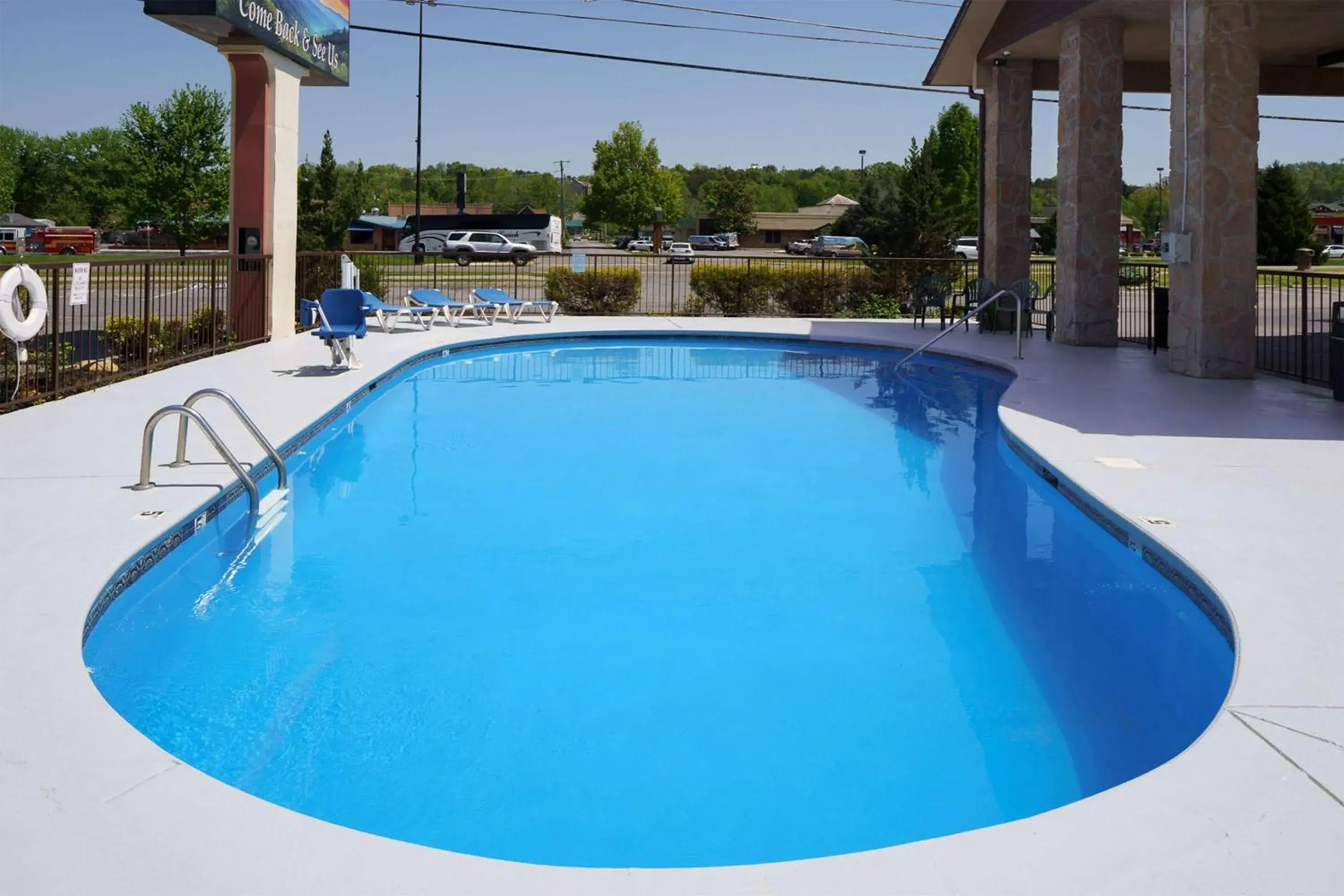 Pool view in Days Inn By Wyndham Pigeon Forge South Pool view in Days Inn By Wyndham Pigeon Forge South