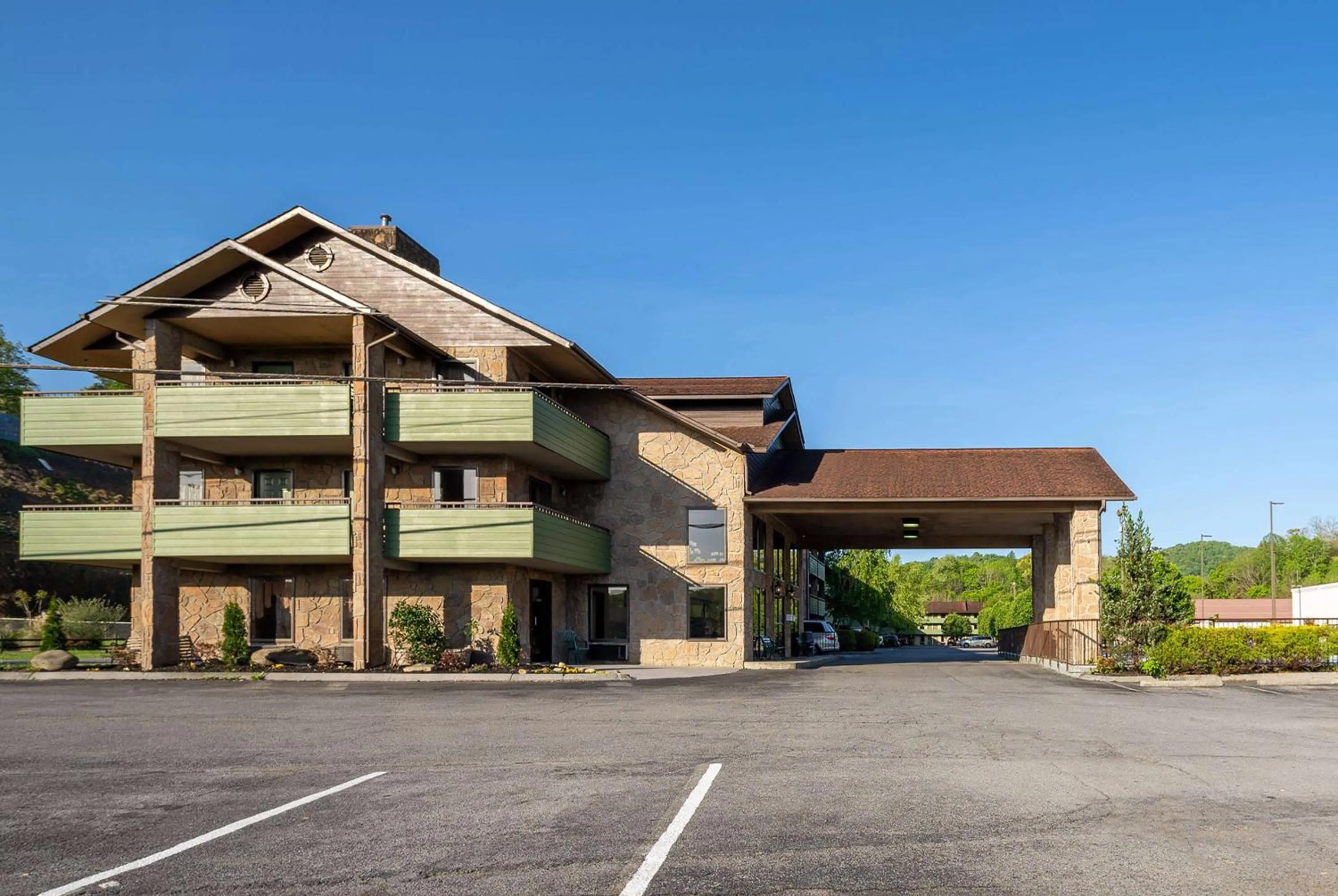 Property building in Days Inn By Wyndham Pigeon Forge South
