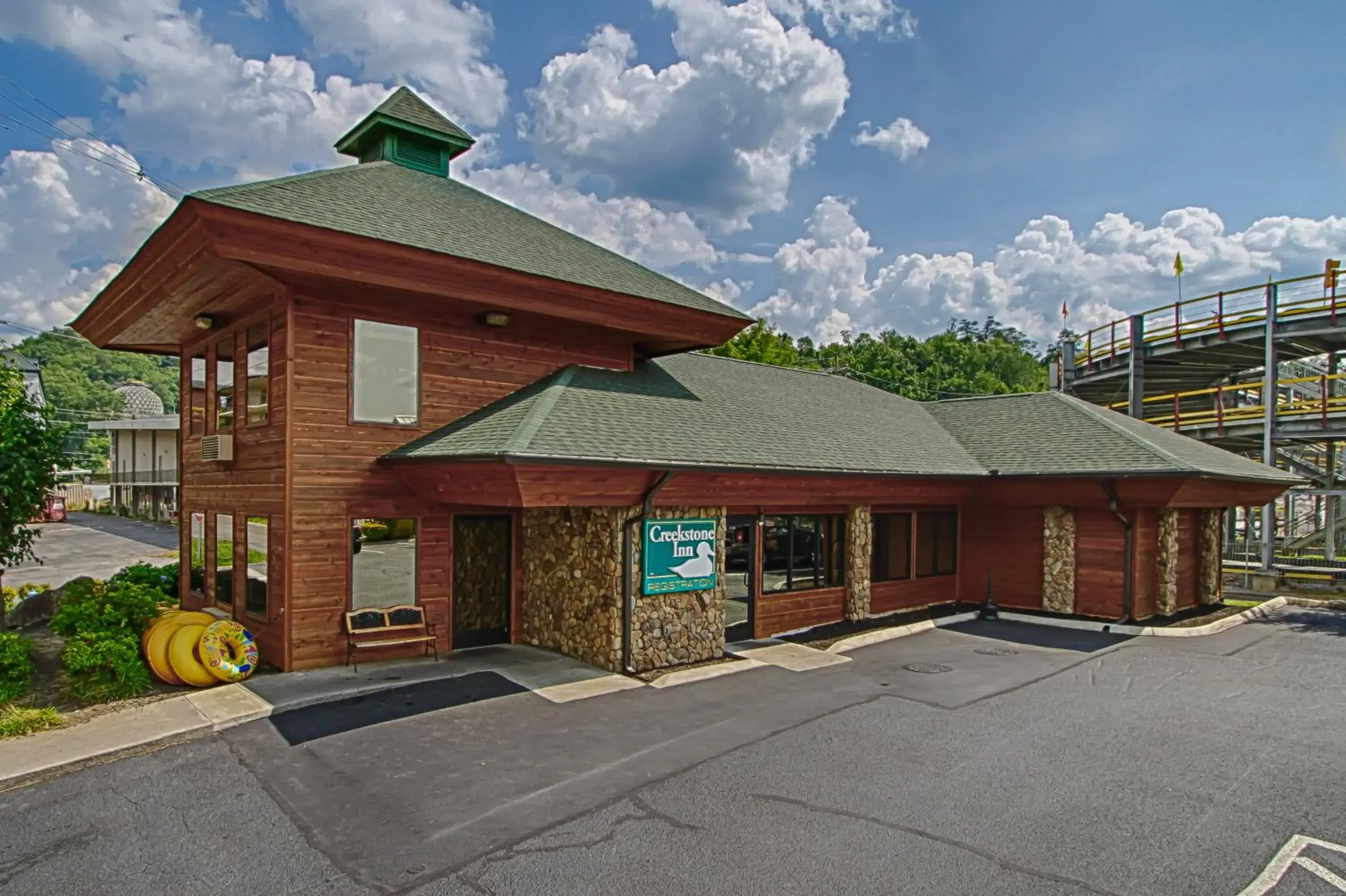Facade/entrance in Creekstone Inn Facade/entrance in Creekstone Inn
