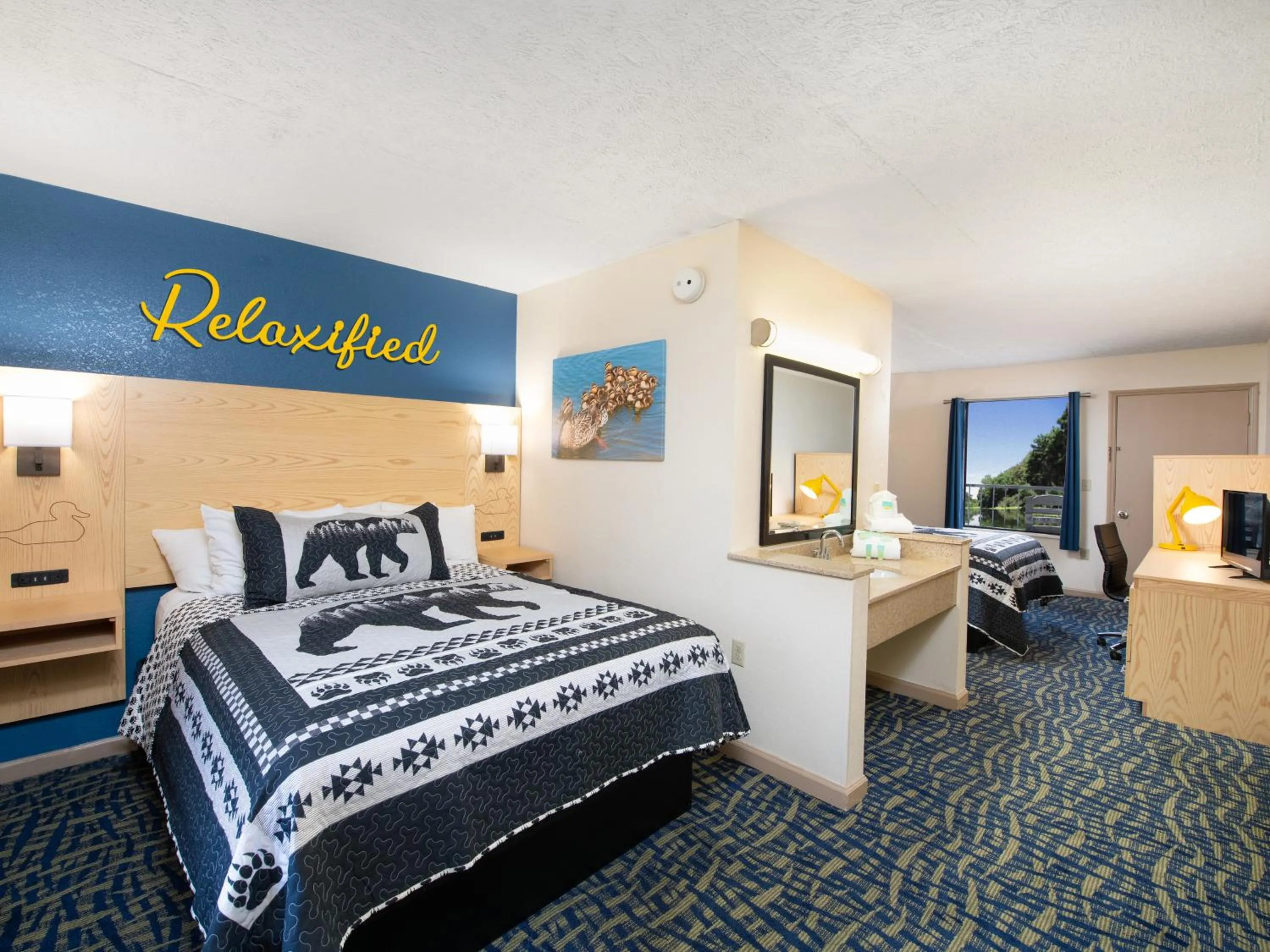 Photo of the whole room, Bed in Creekstone Inn