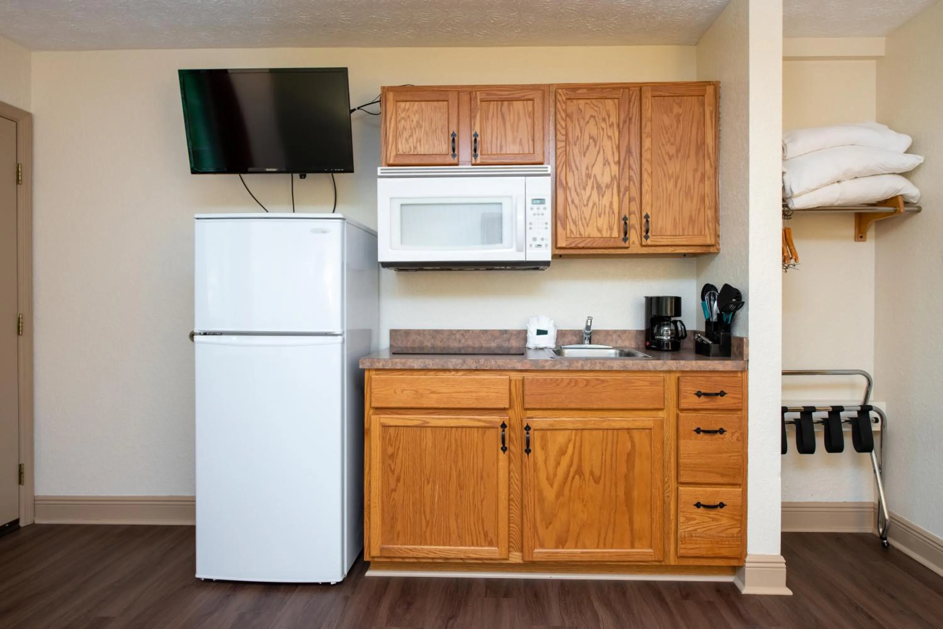 Kitchen or kitchenette in Creekstone Inn
