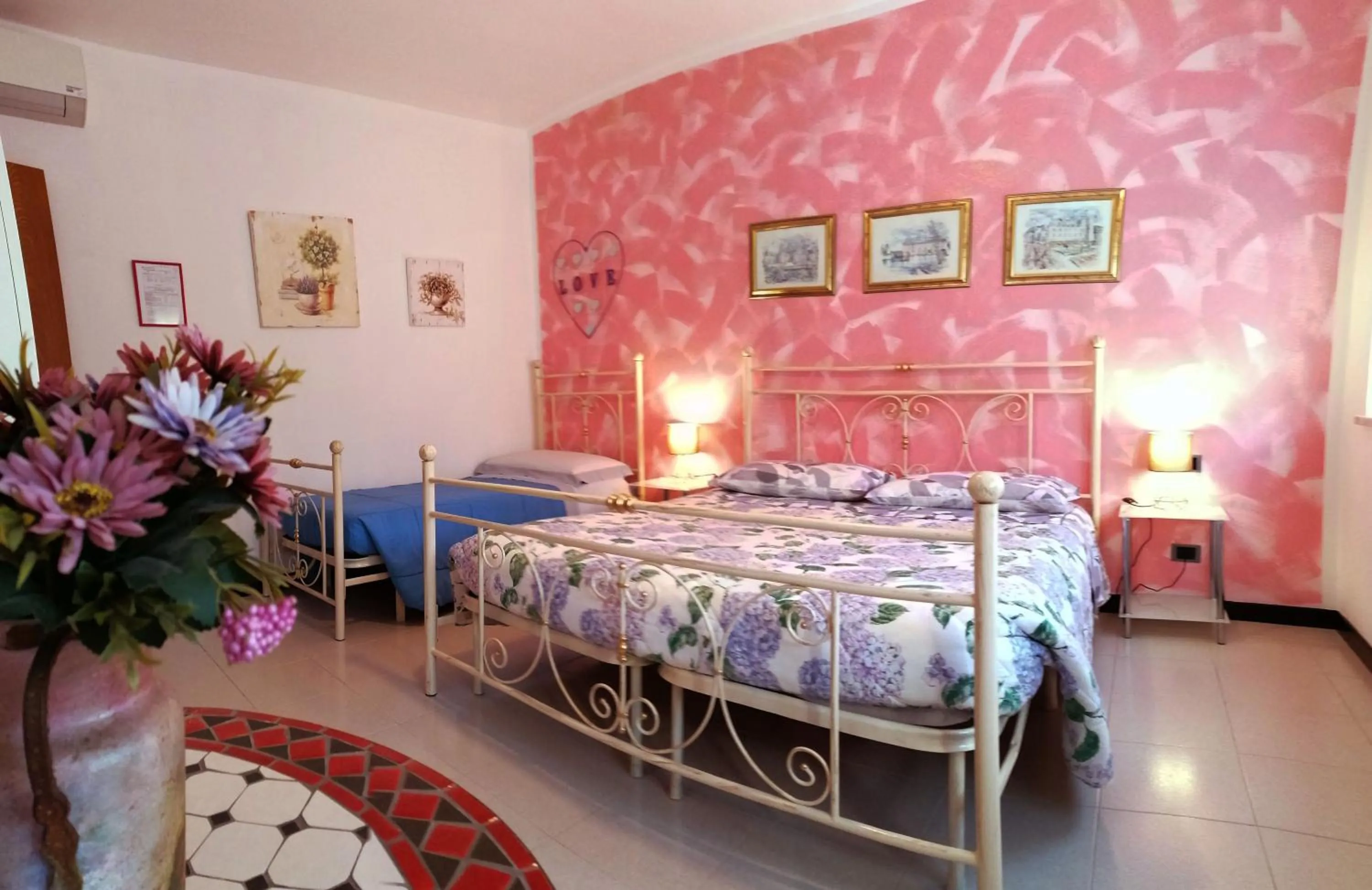 Photo of the whole room, Bed in B&B Milu'