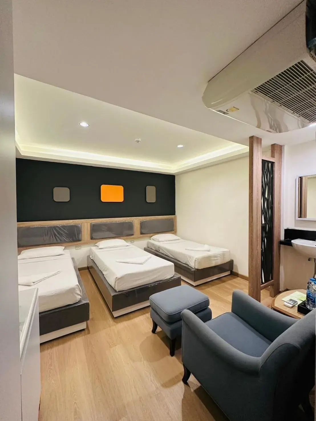 Triple Room in Royal Garden Home Hotel Triple Room in Royal Garden Home Hotel
