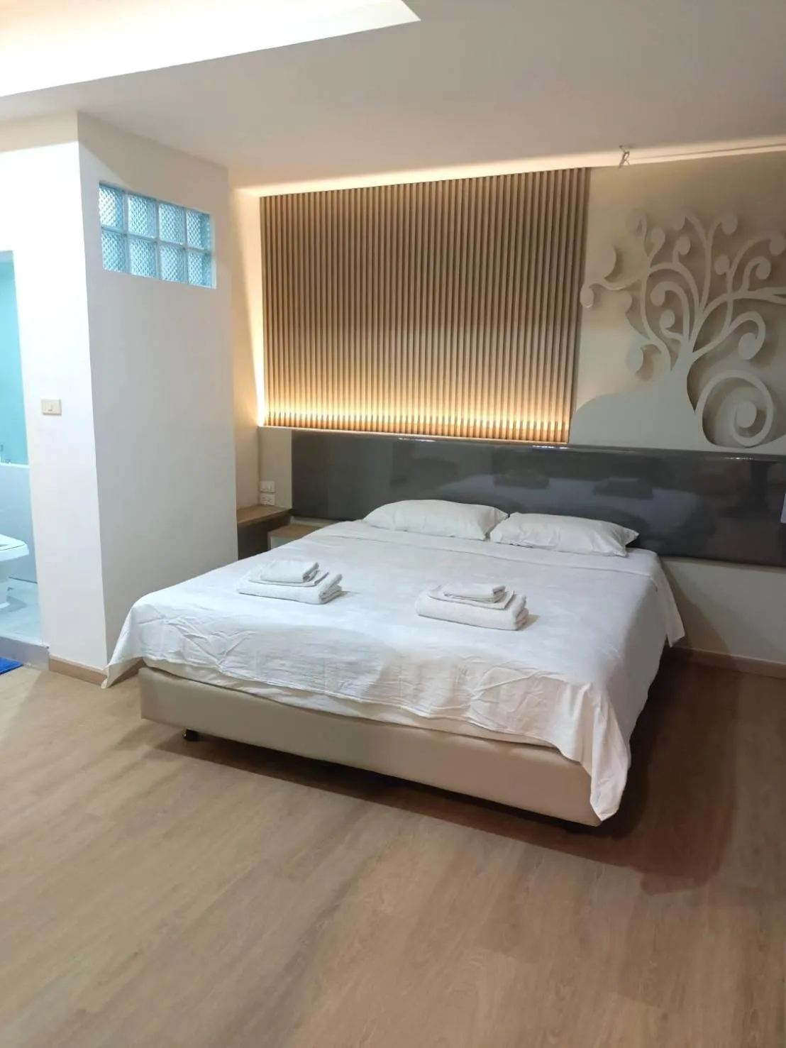 Bed in Royal Garden Home Hotel