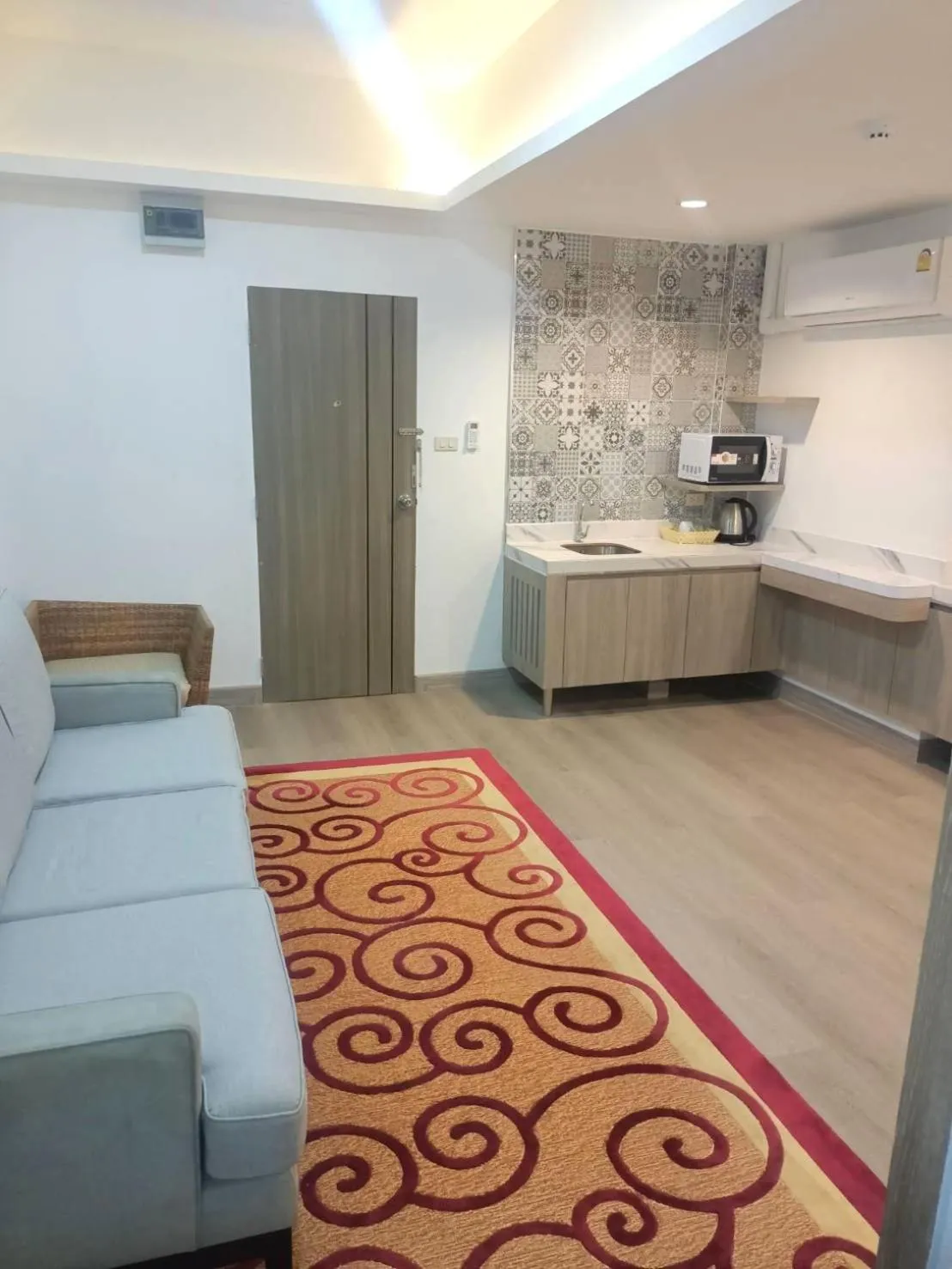 Living room in Royal Garden Home Hotel