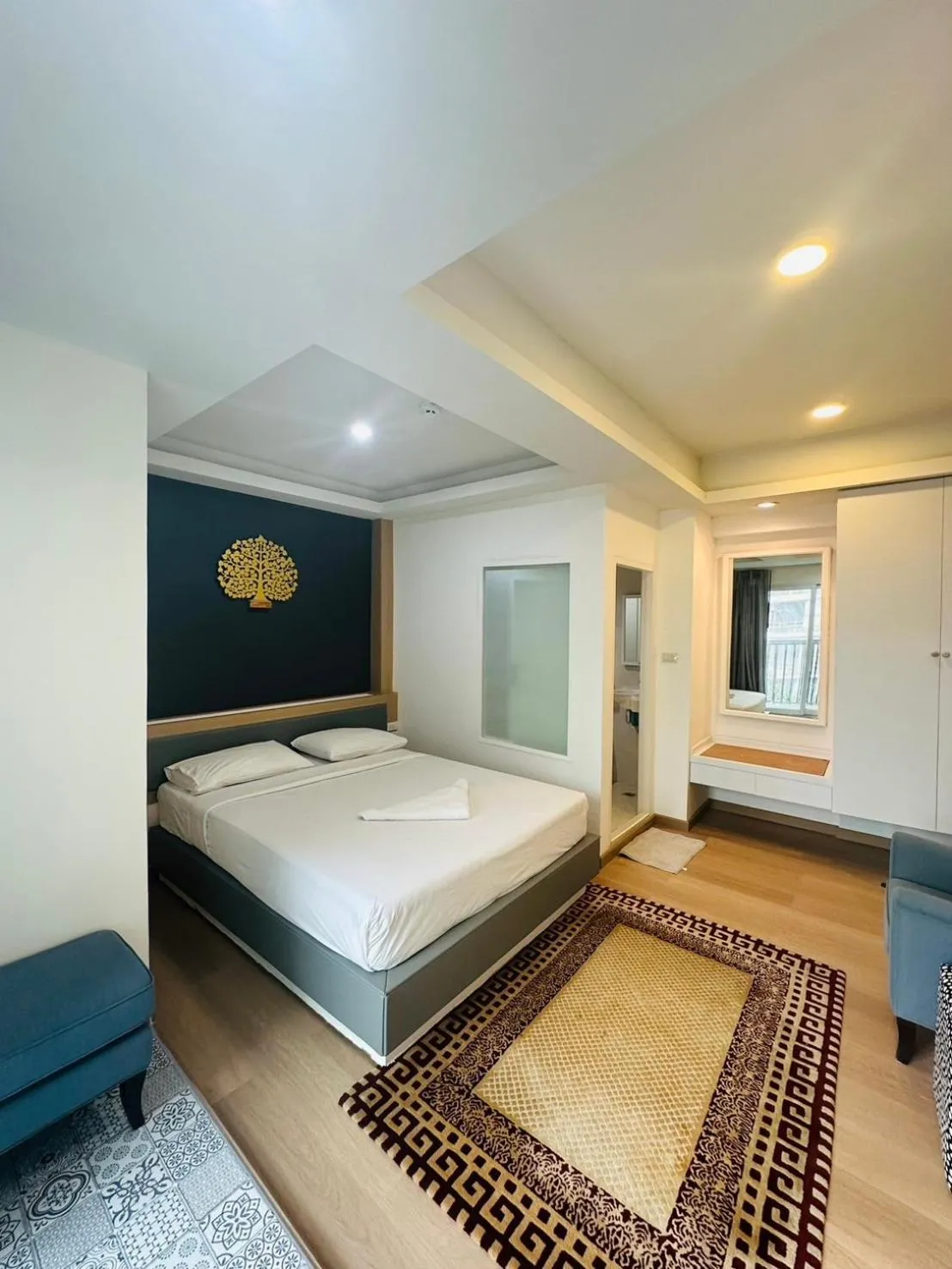 Bedroom, Bed in Royal Garden Home Hotel