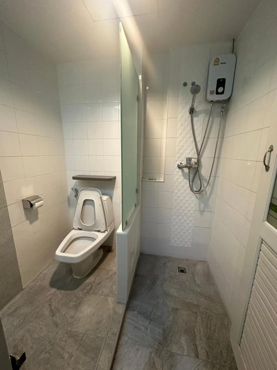 Shower in Royal Garden Home Hotel