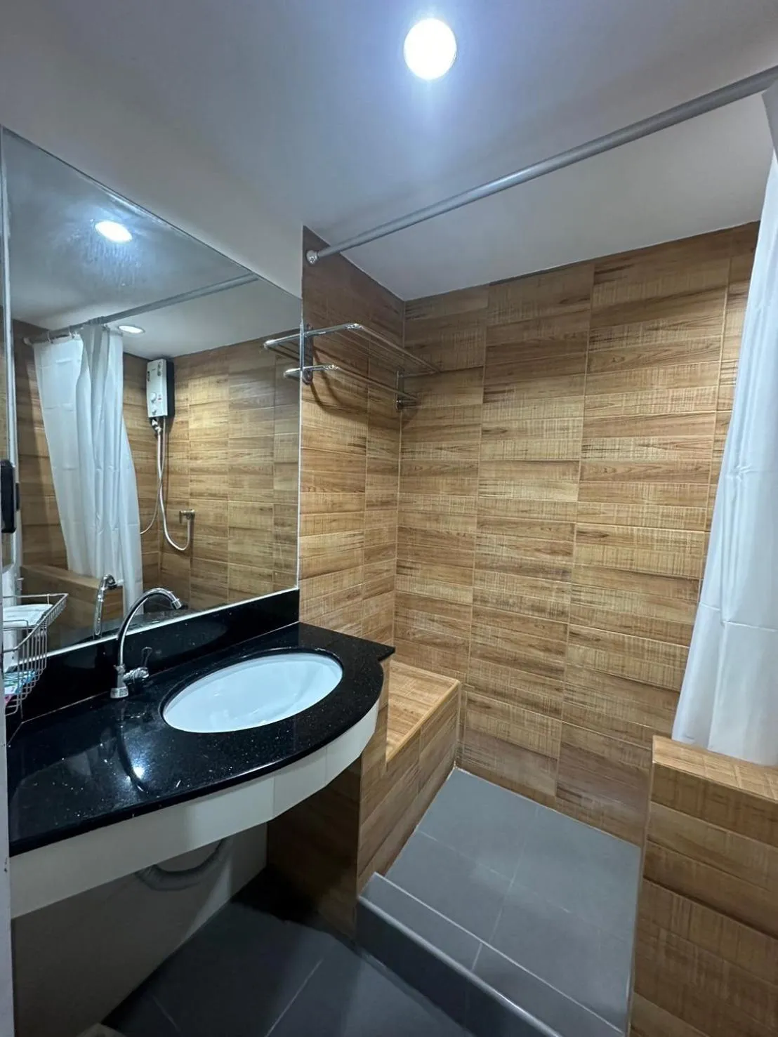 Shower in Royal Garden Home Hotel