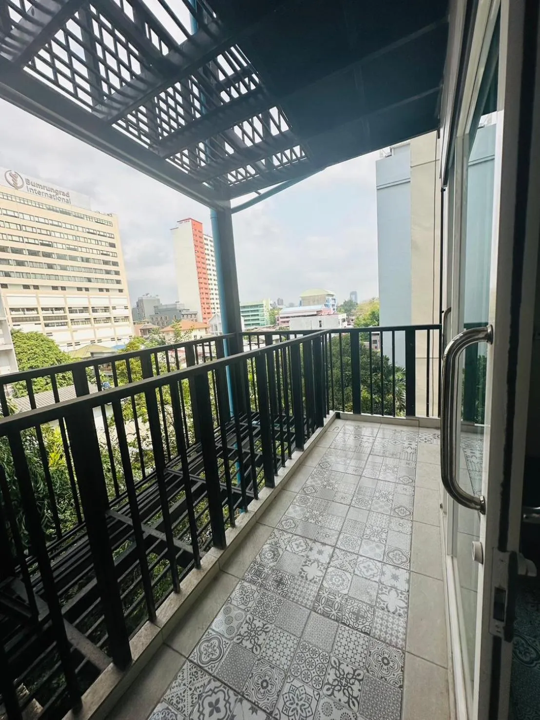 Balcony/Terrace in Royal Garden Home Hotel