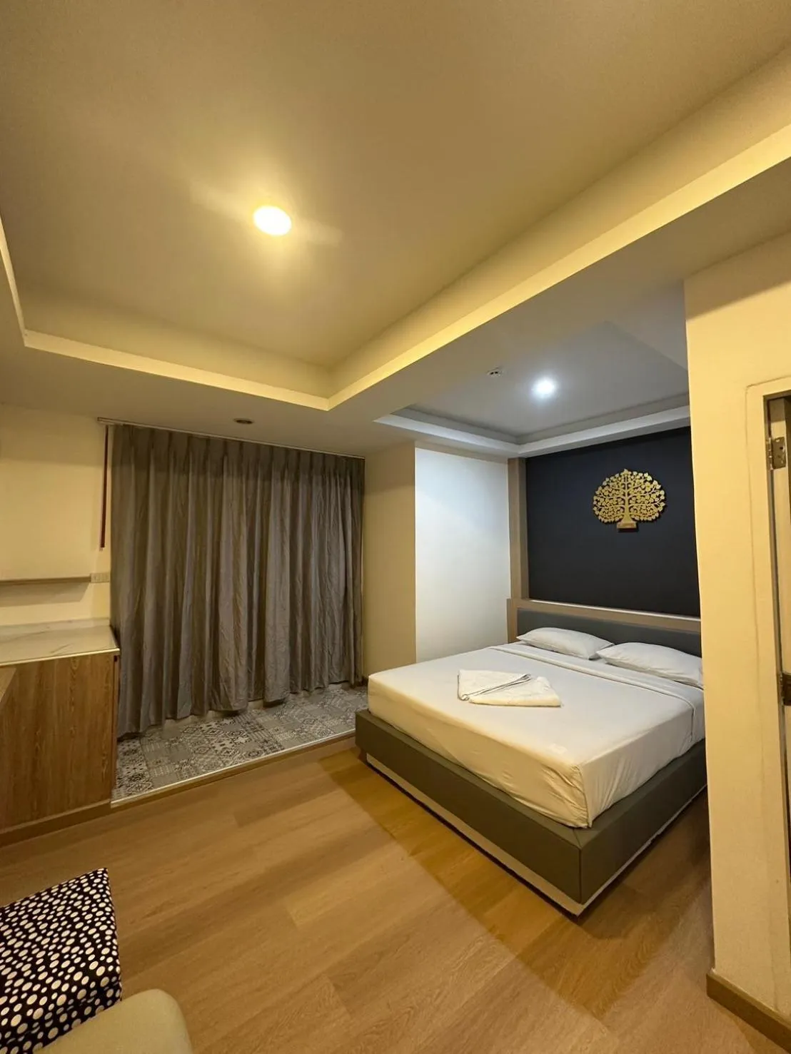 Bed in Royal Garden Home Hotel