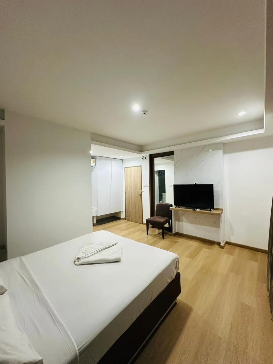 Bed in Royal Garden Home Hotel