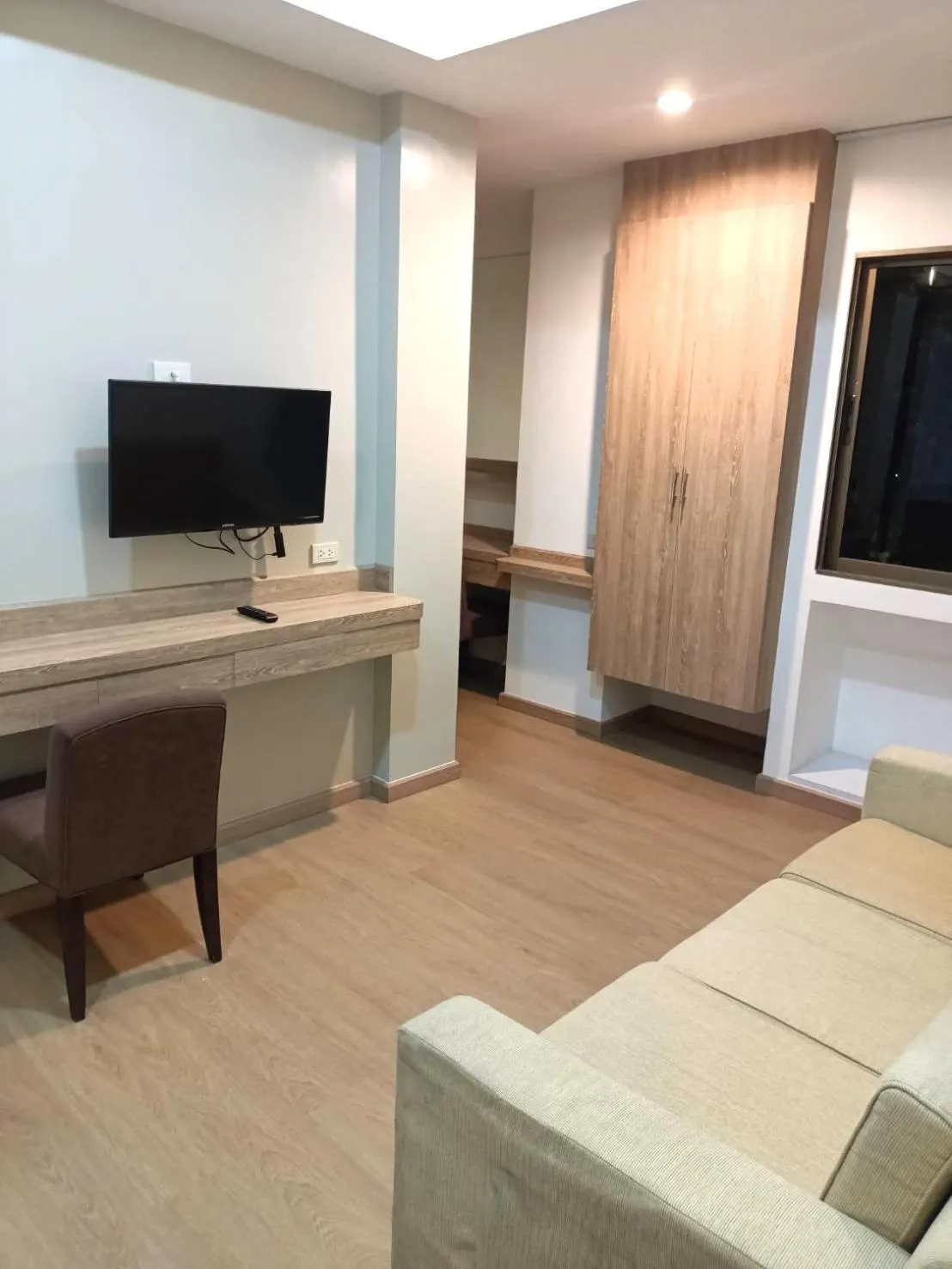 TV and multimedia in Royal Garden Home Hotel