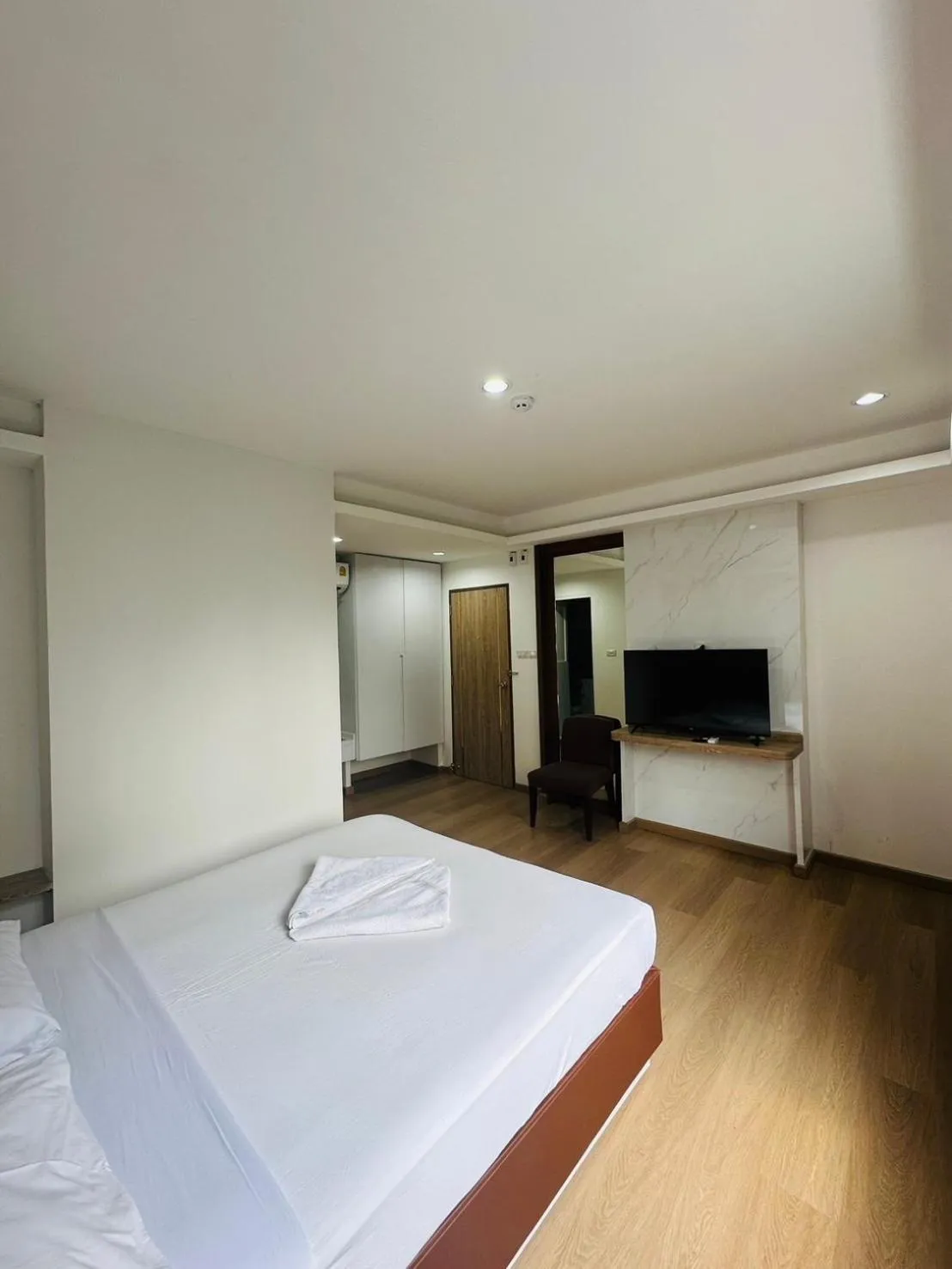 Bed in Royal Garden Home Hotel