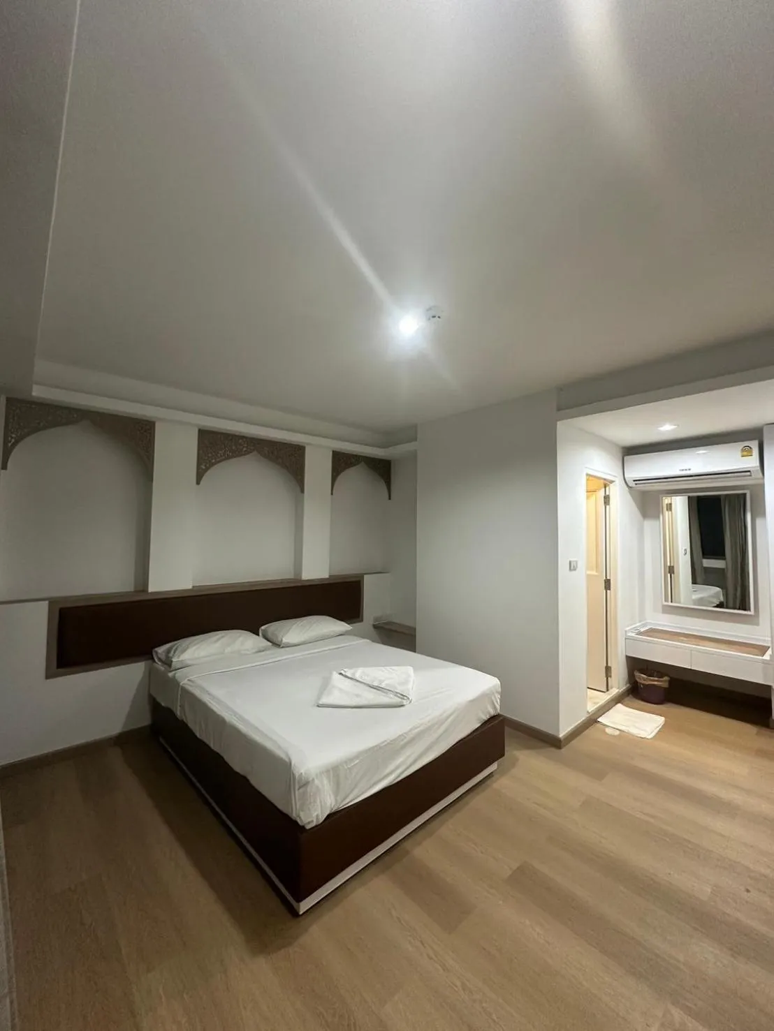 Photo of the whole room, Bed in Royal Garden Home Hotel