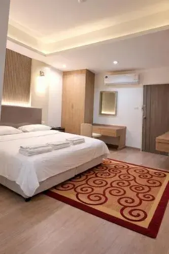 Deluxe King Room in Royal Garden Home Hotel Deluxe King Room in Royal Garden Home Hotel