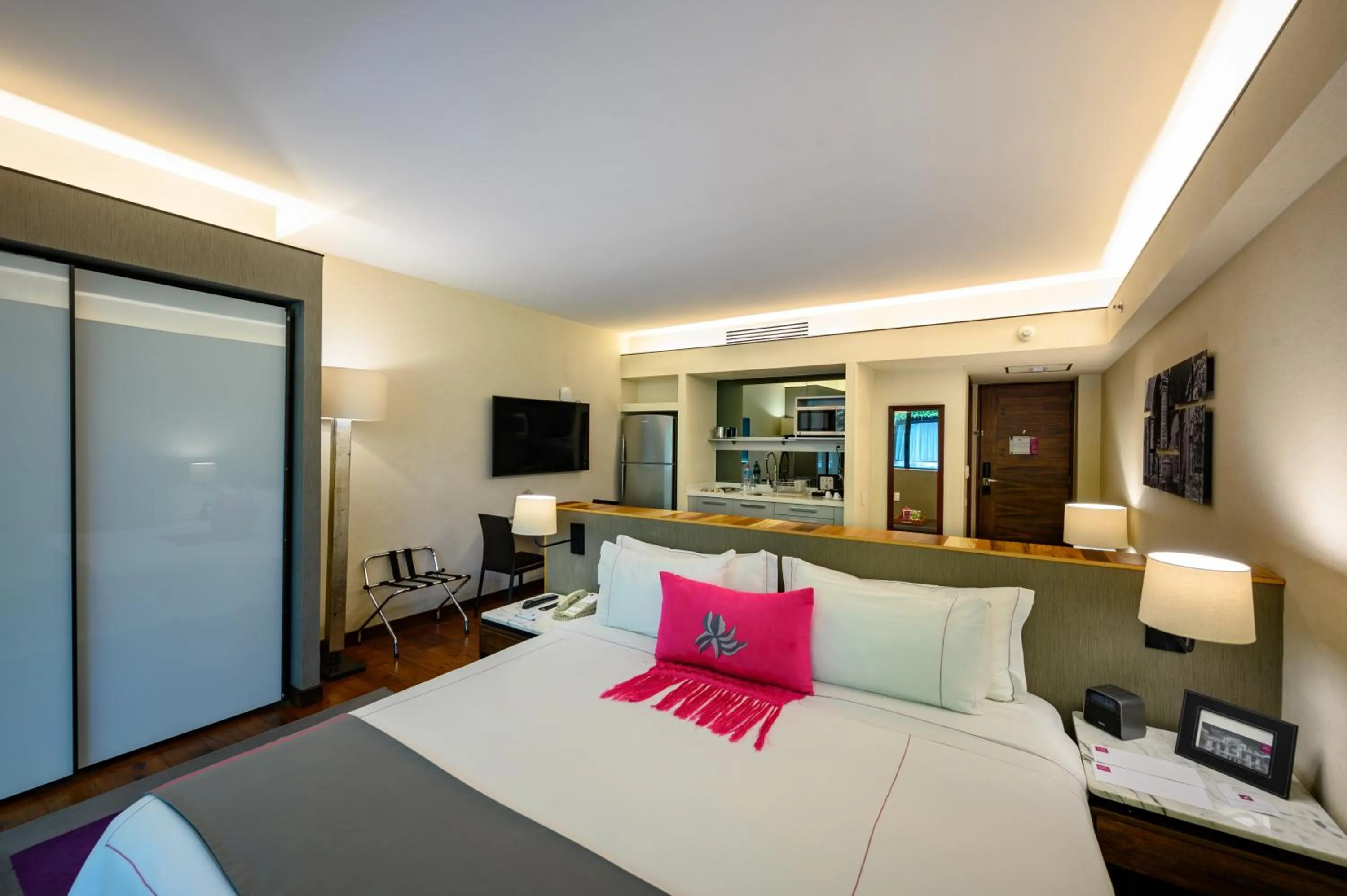 Photo of the whole room, Bed in Las Suites Campos Eliseos