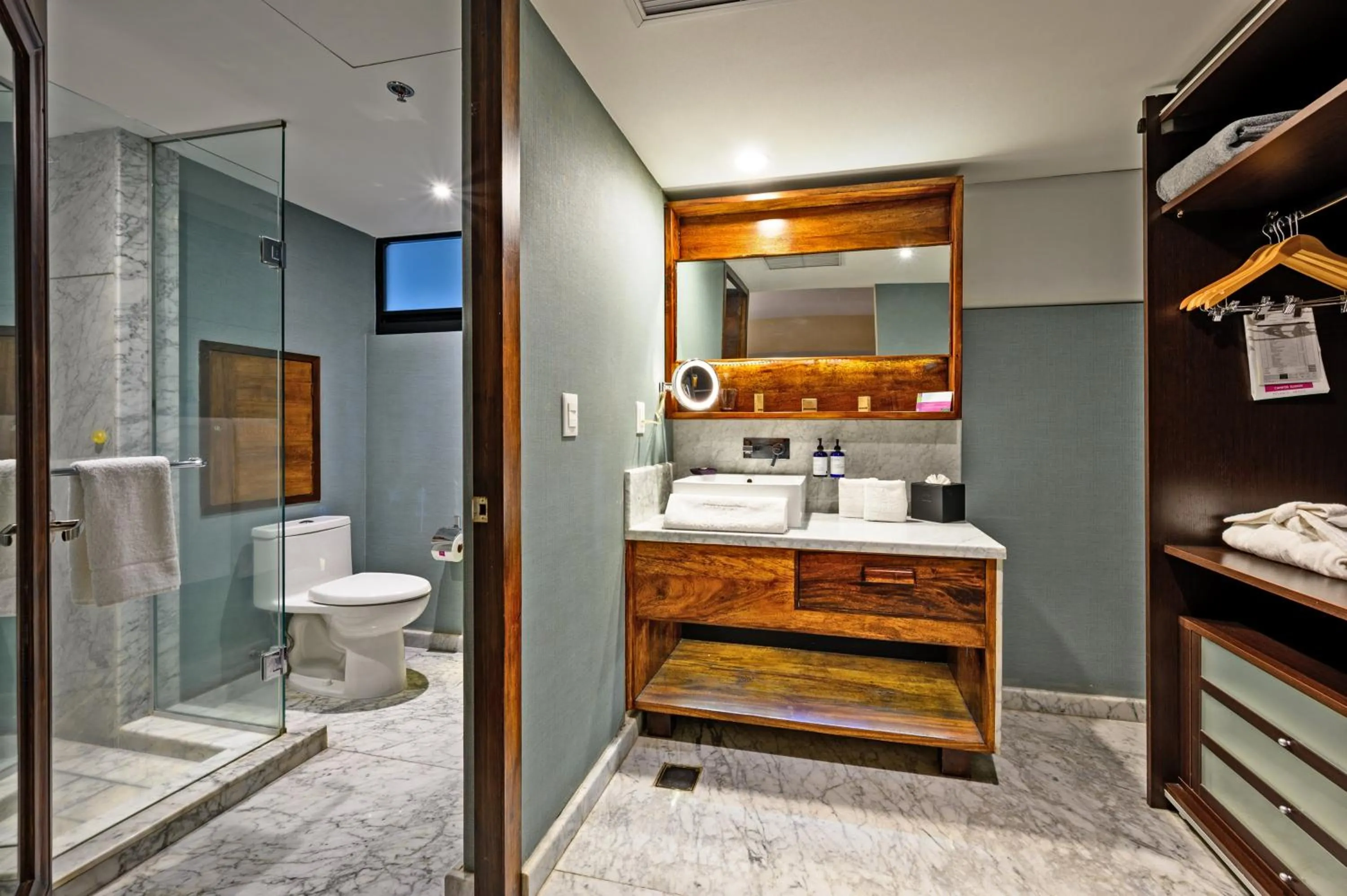 Toilet in Las Suites Campos Eliseos