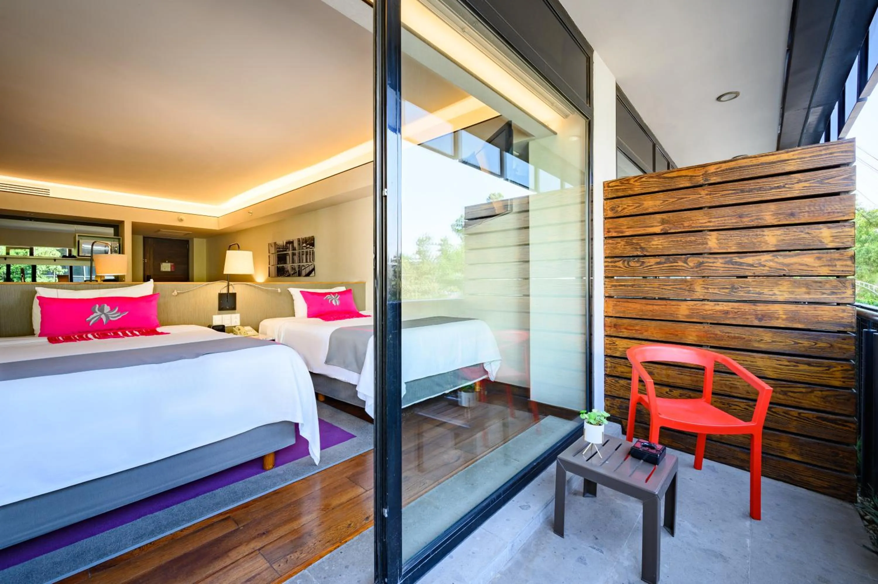 Balcony/Terrace, Bed in Las Suites Campos Eliseos